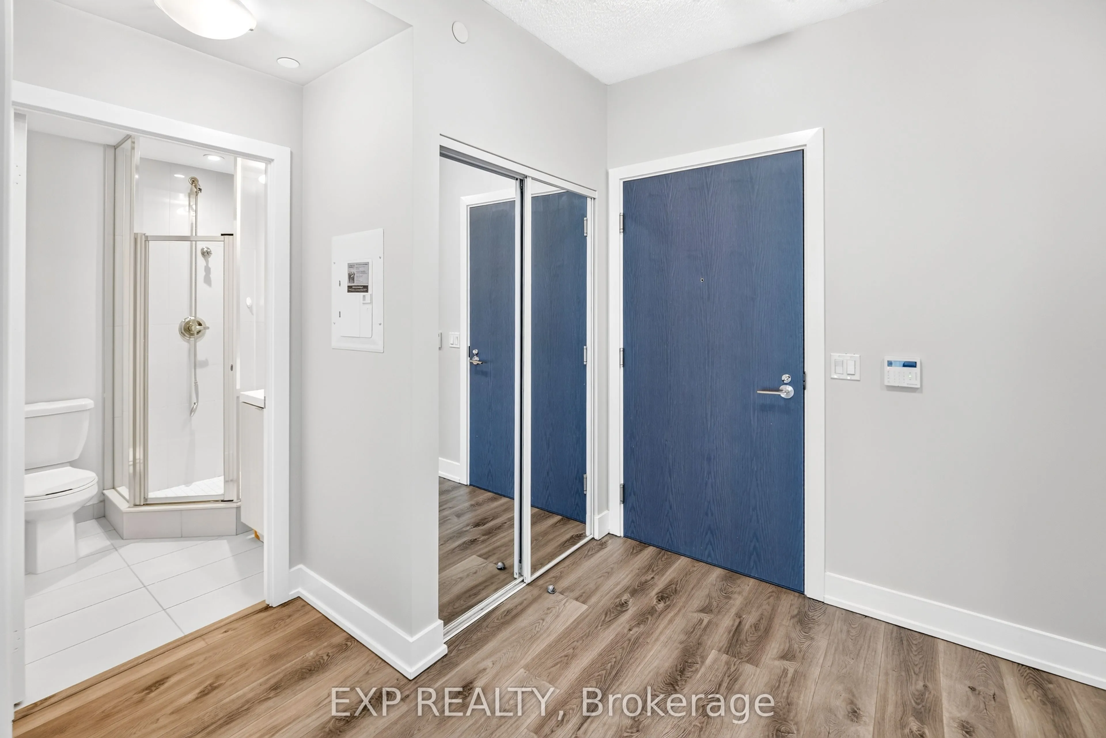 7 Mabelle Avenue #3807
