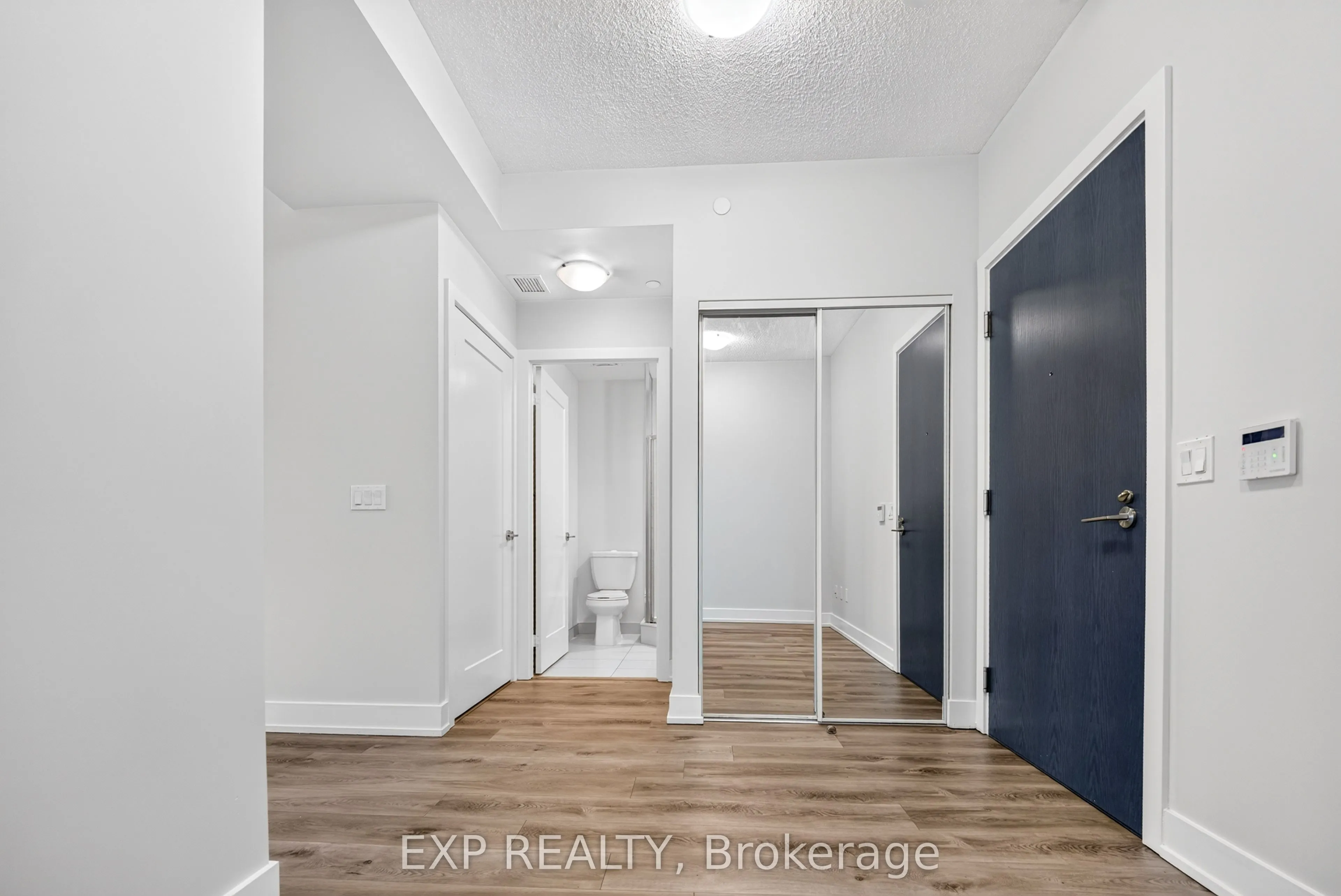7 Mabelle Avenue #3807