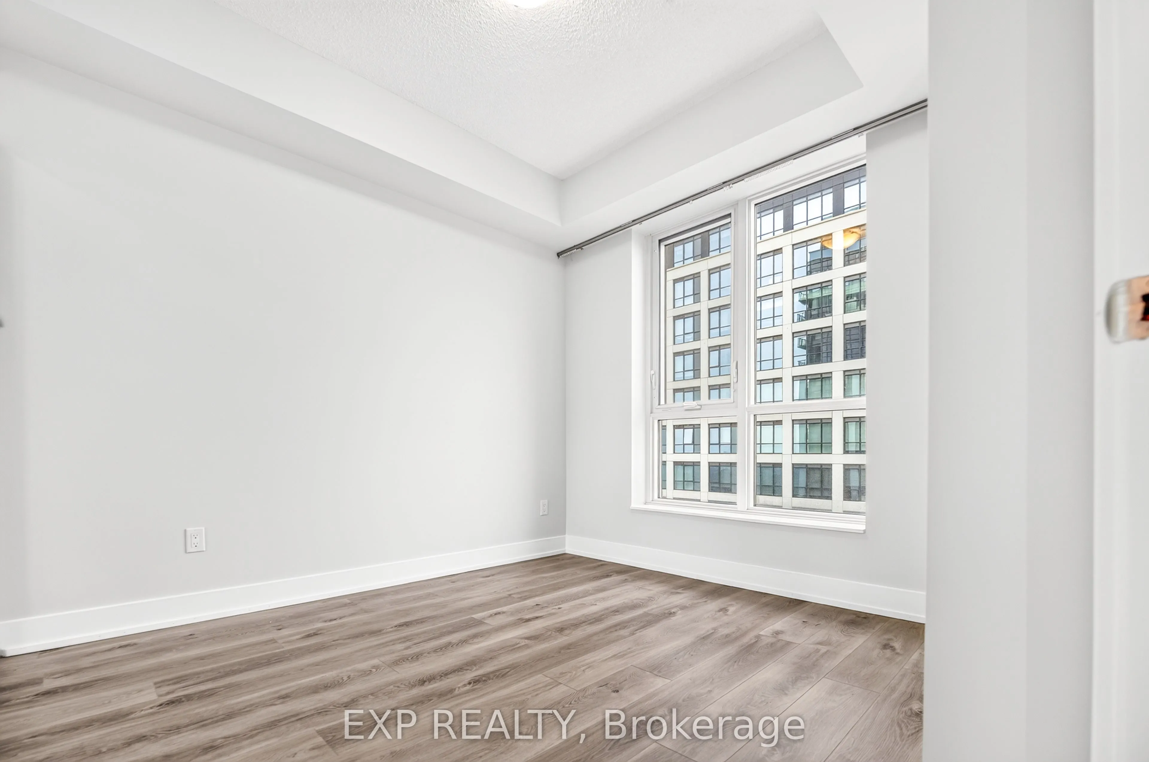7 Mabelle Avenue #3807