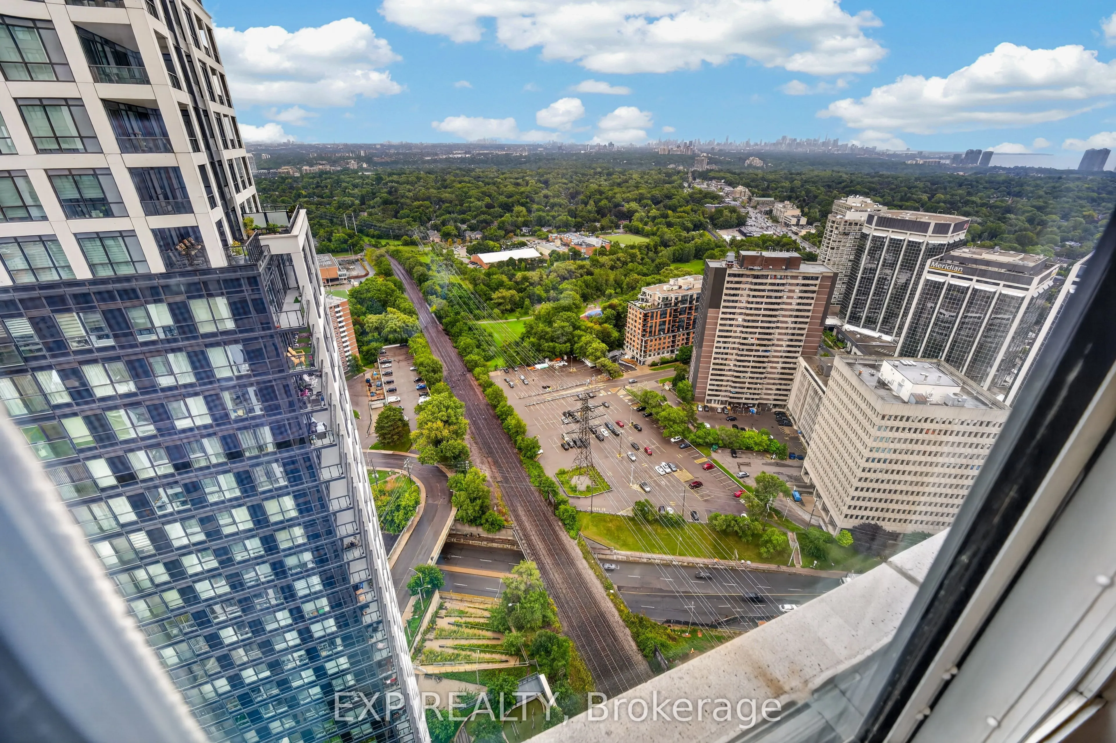 7 Mabelle Avenue #3807