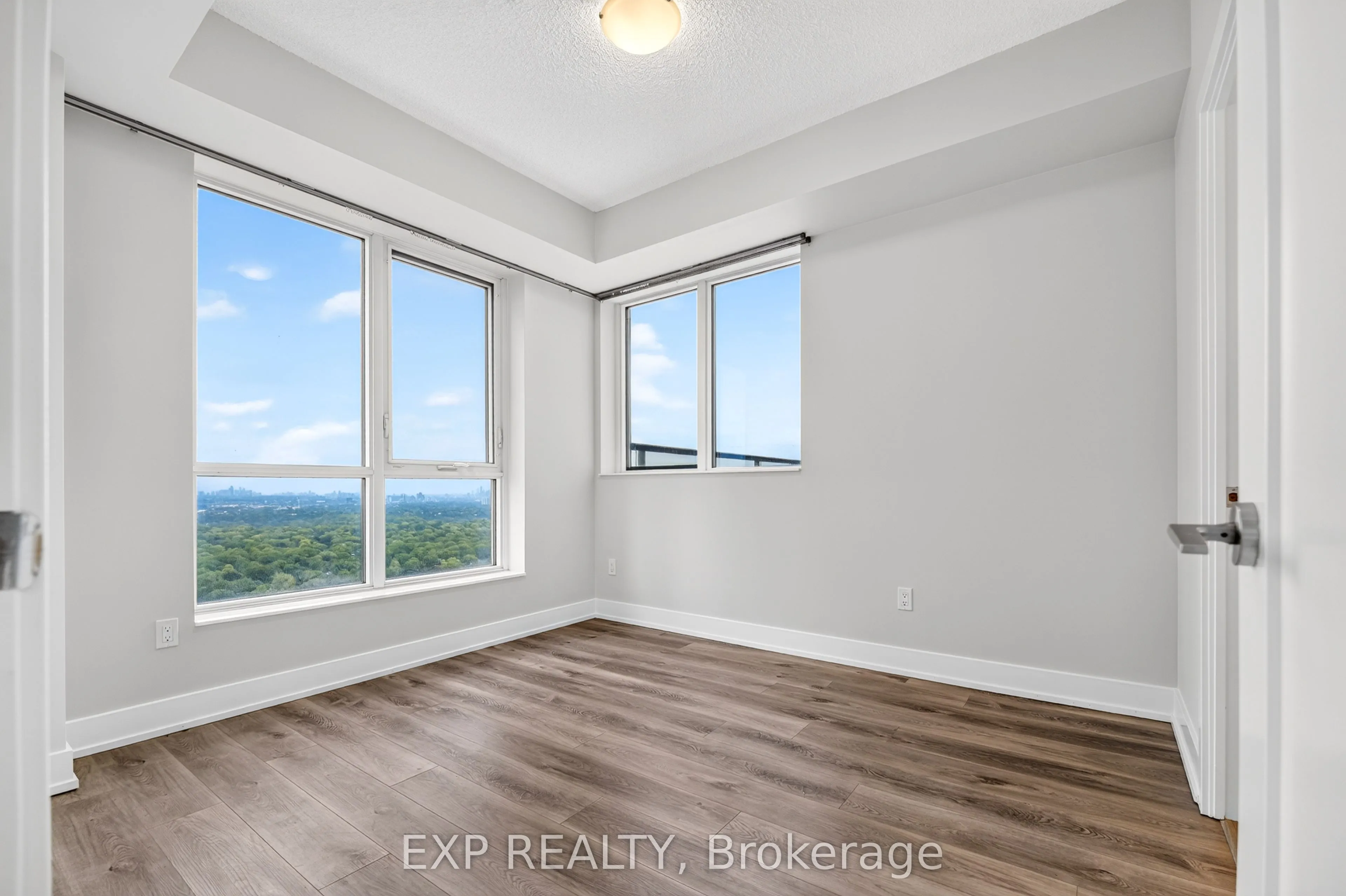7 Mabelle Avenue #3807