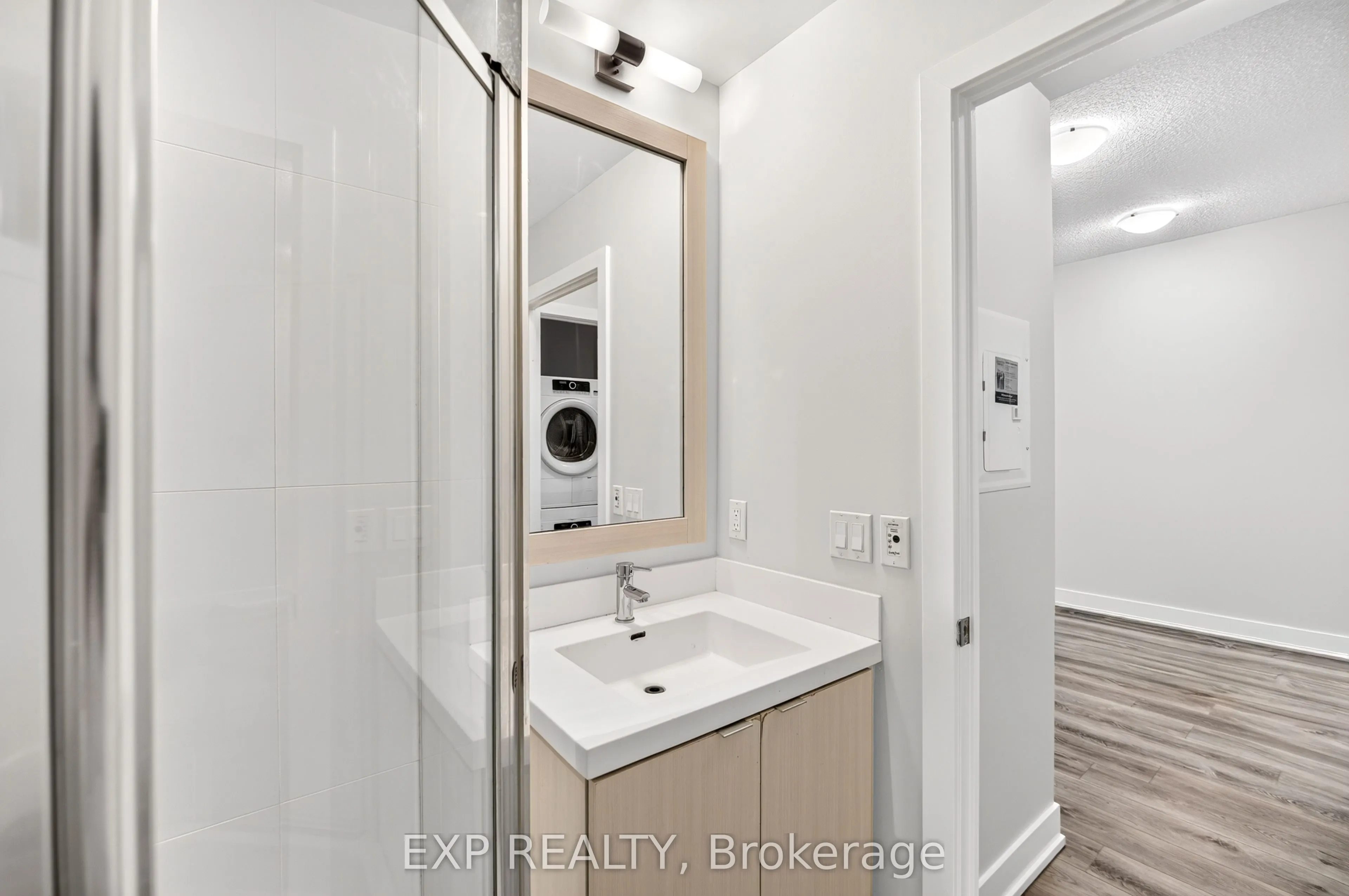 7 Mabelle Avenue #3807