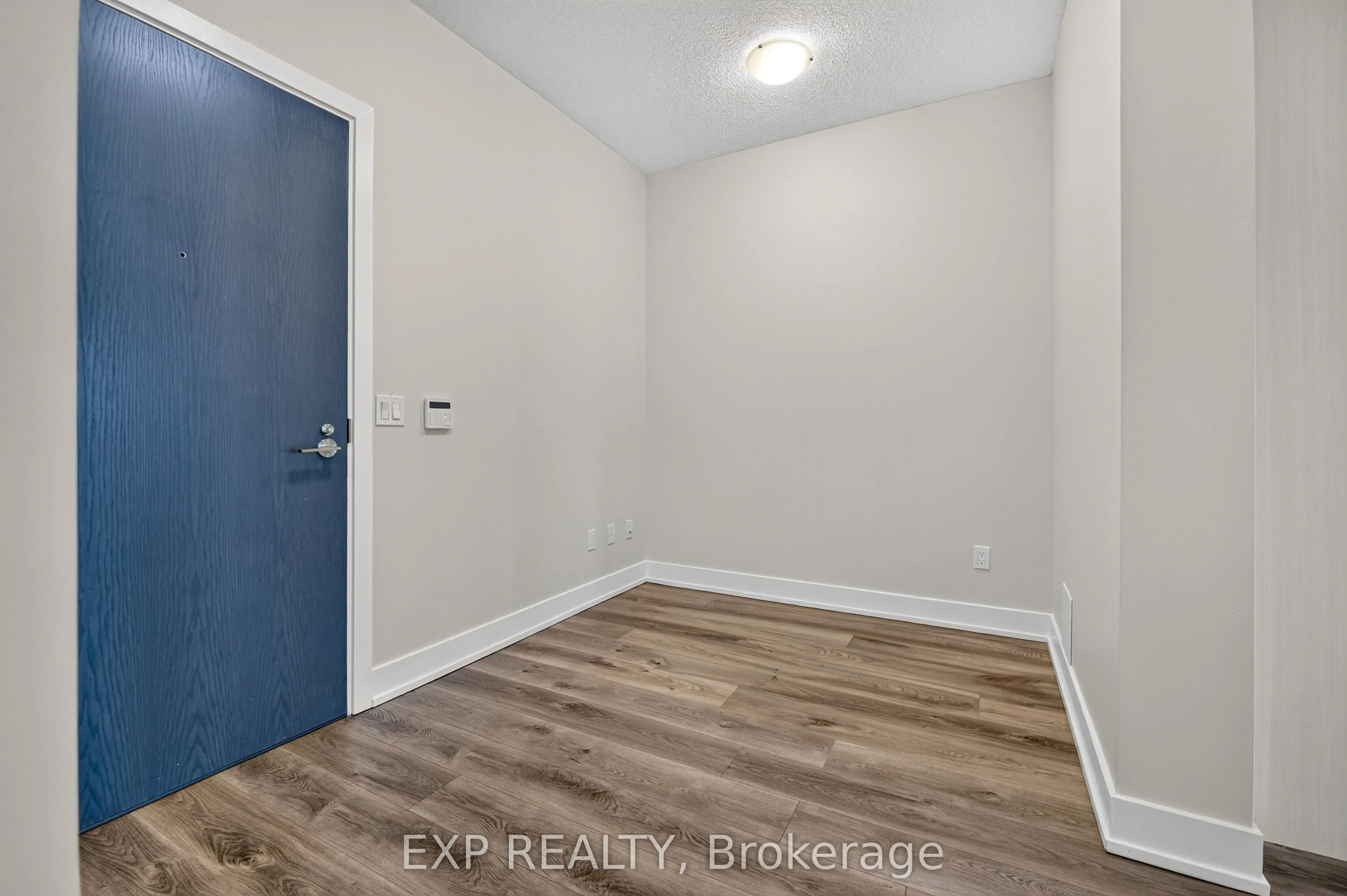 7 Mabelle Avenue #3807