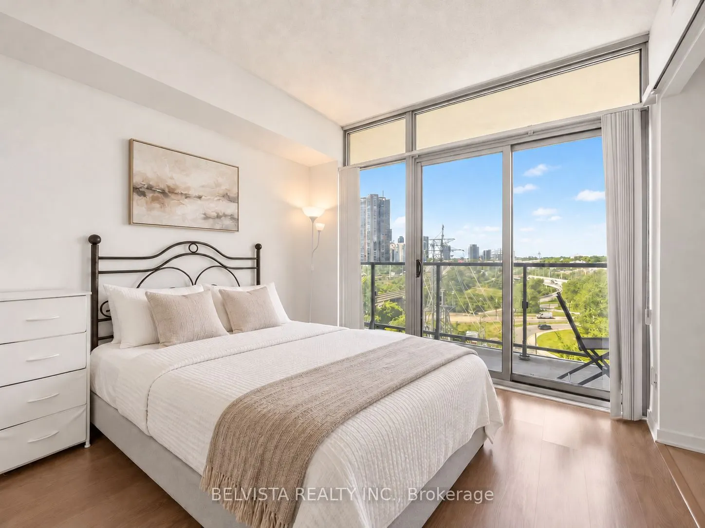 105 The Queensway Avenue #805