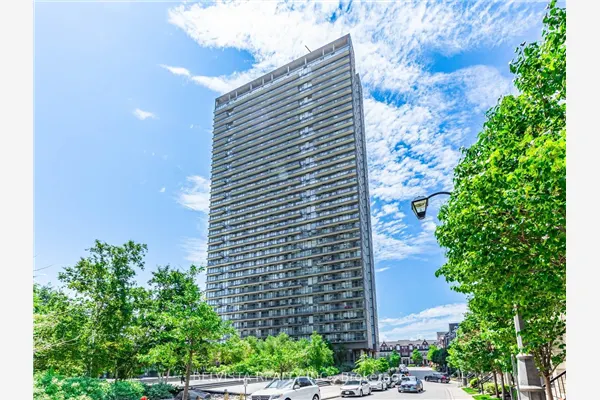 105 The Queensway Avenue
