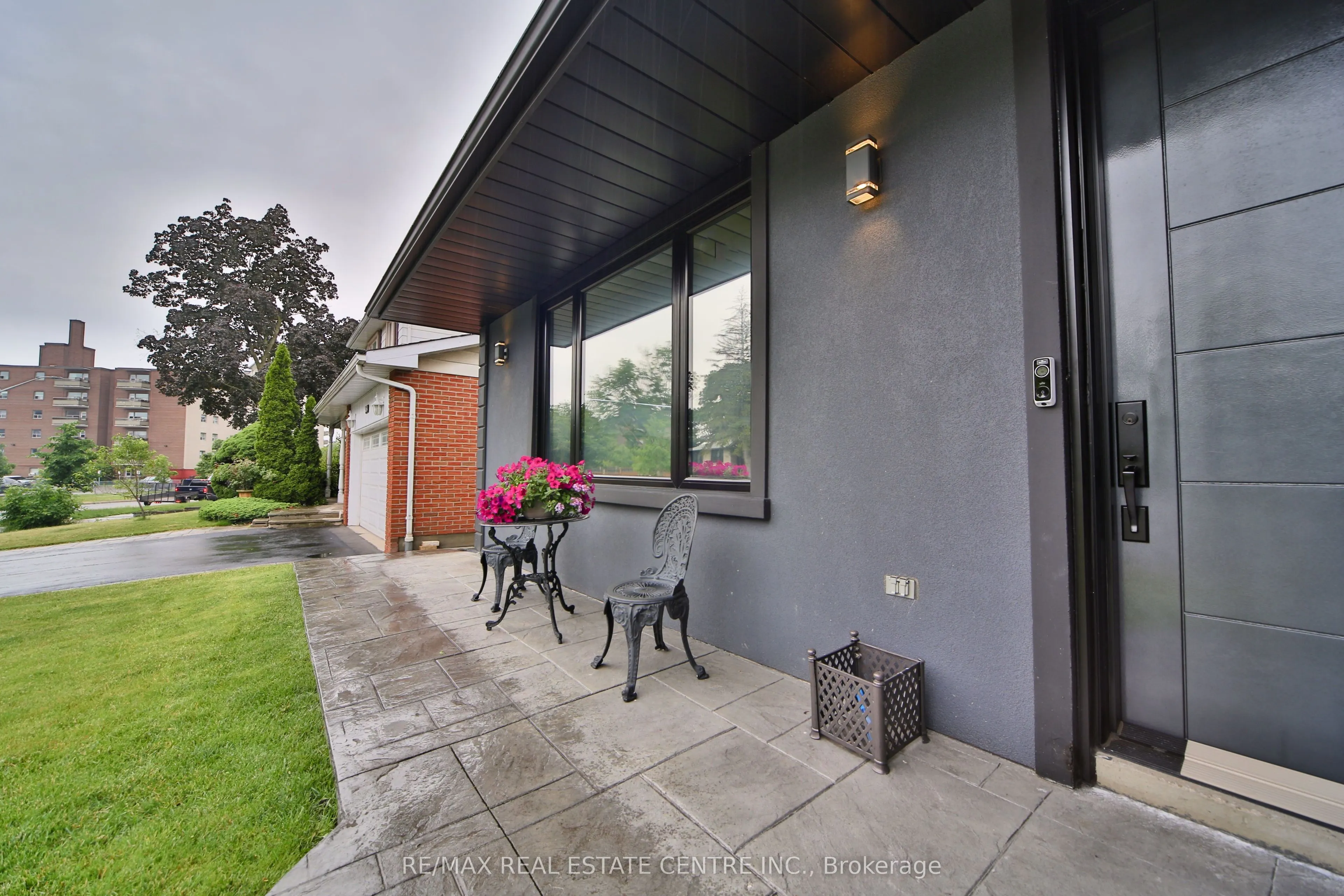 3158 Valmarie Avenue