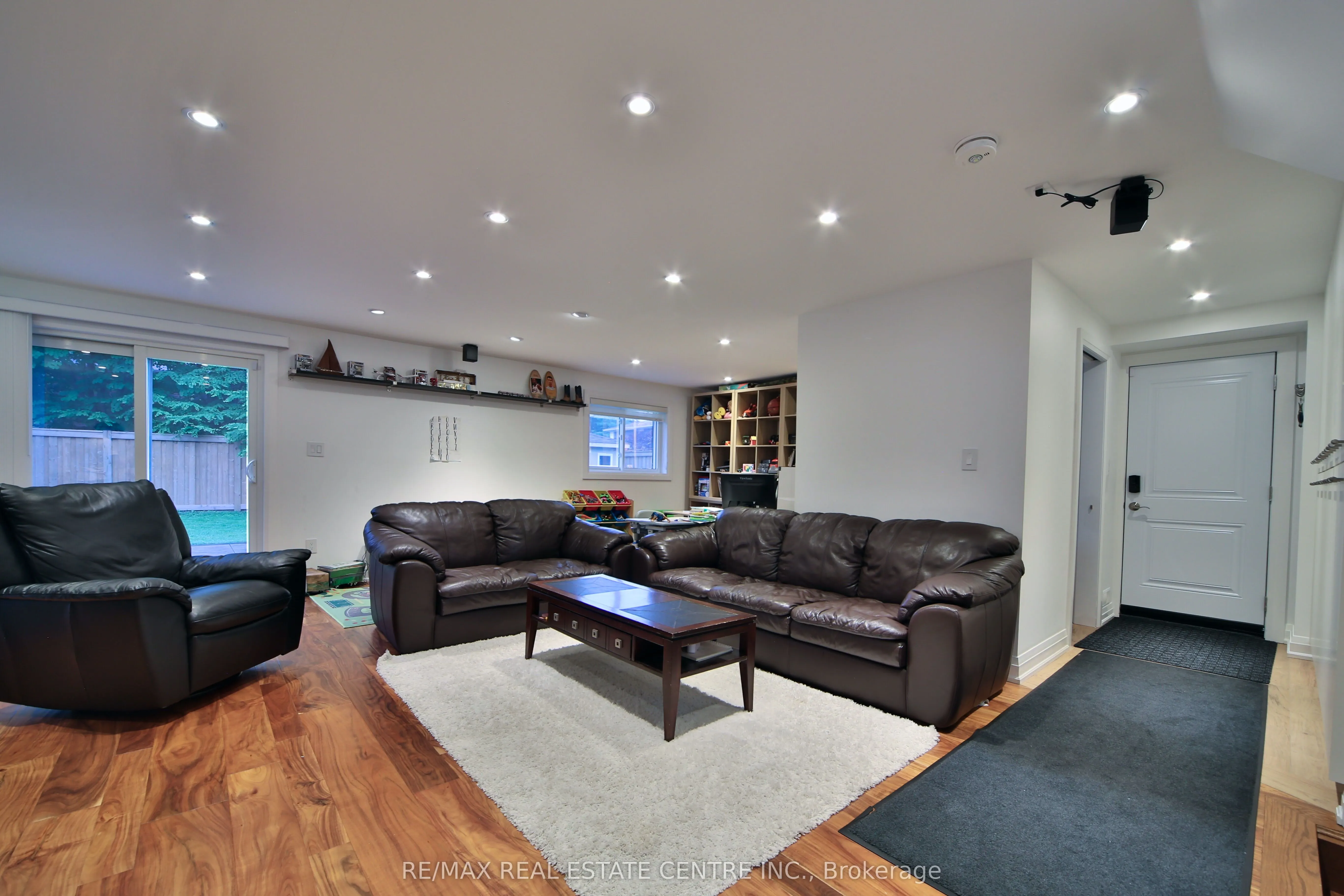 3158 Valmarie Avenue