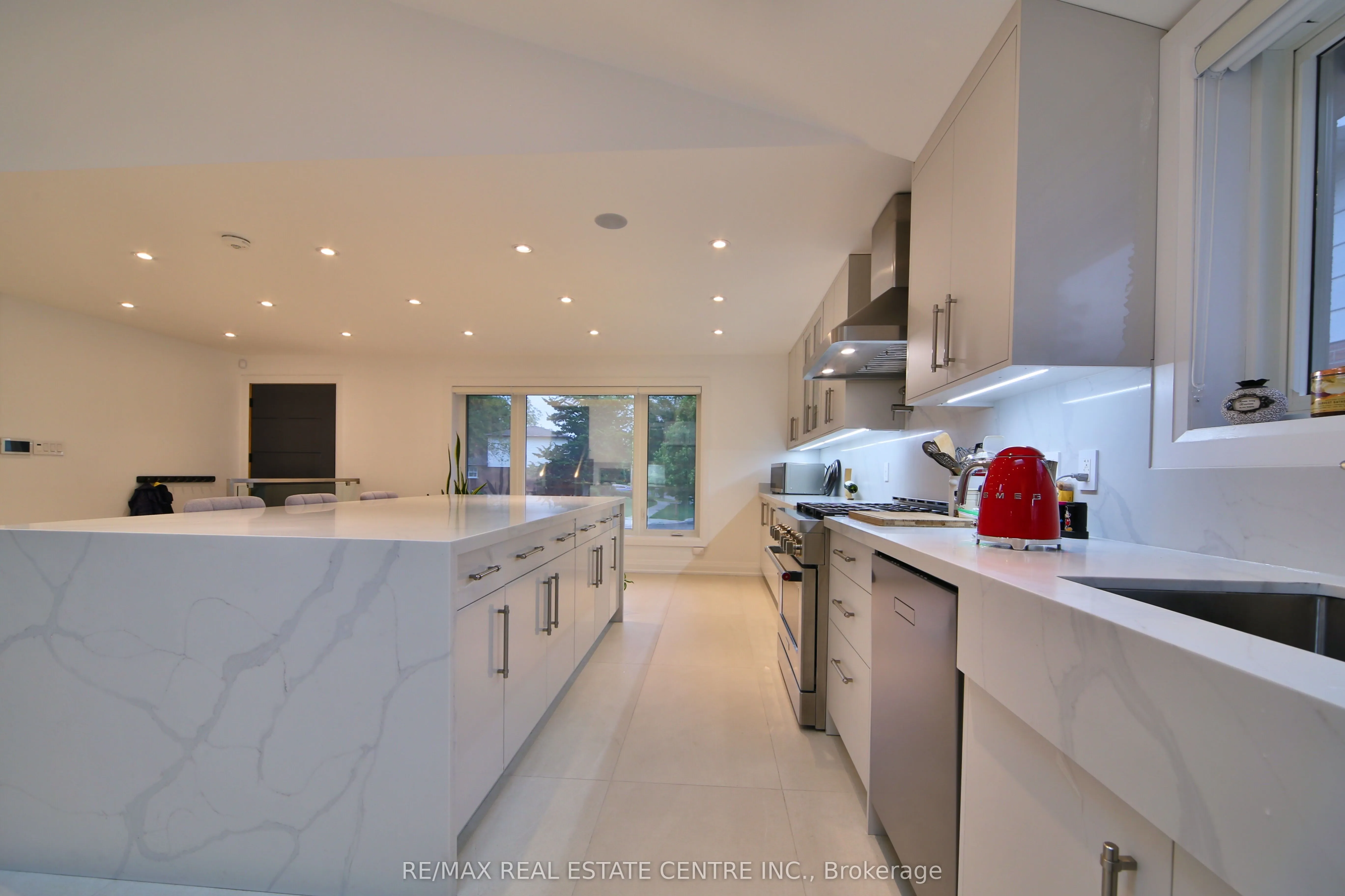 3158 Valmarie Avenue