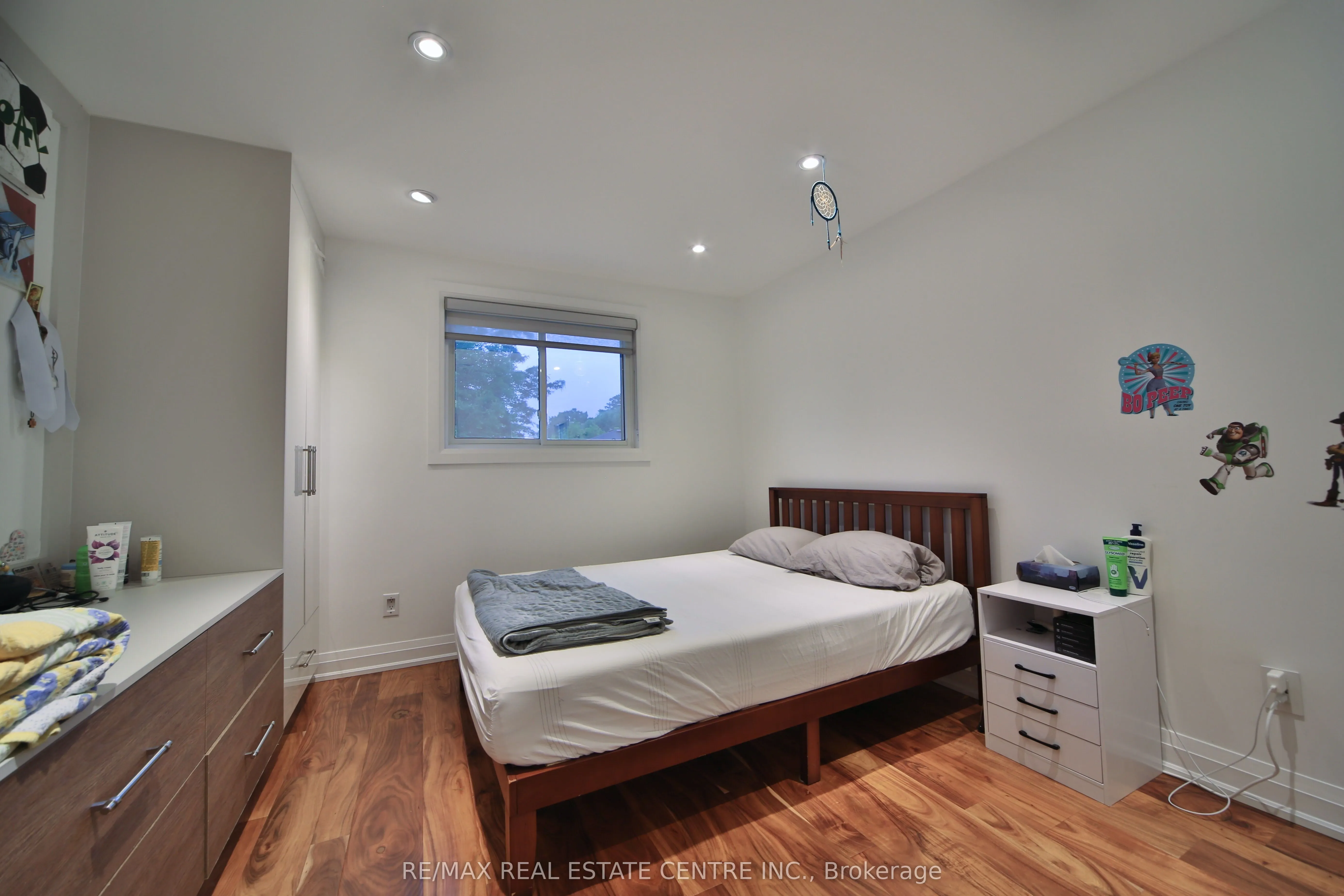 3158 Valmarie Avenue