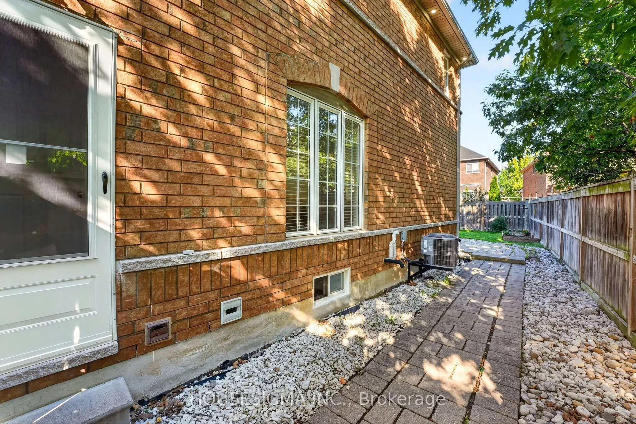5261 Palmetto Place