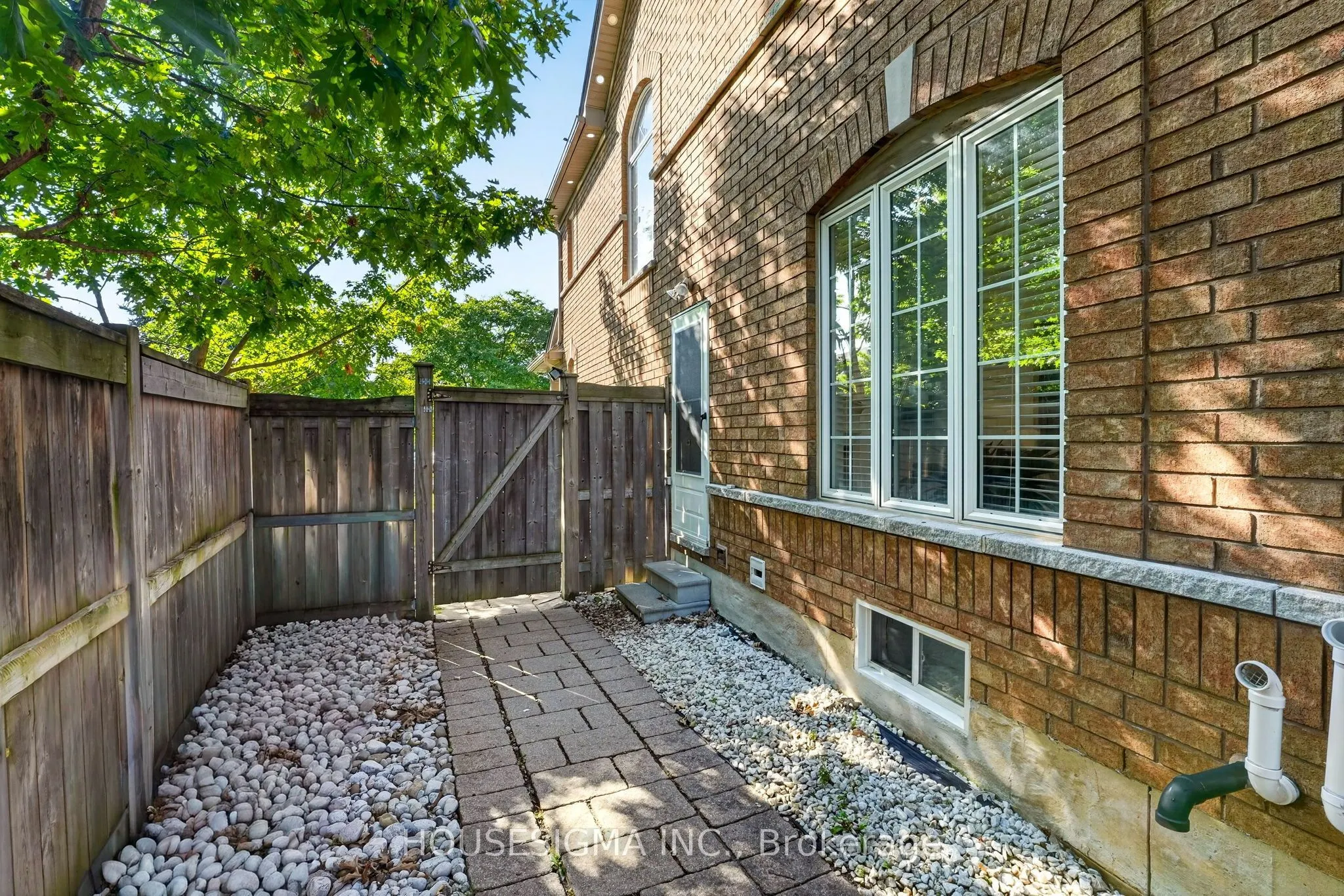 5261 Palmetto Place