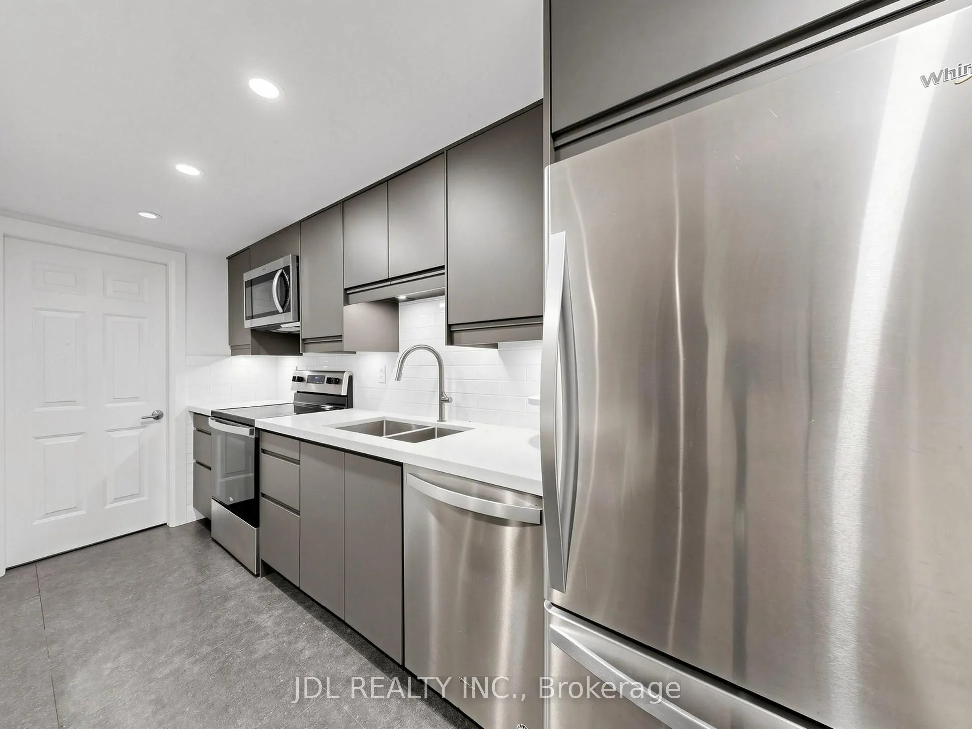 32 Ashmount Crescent