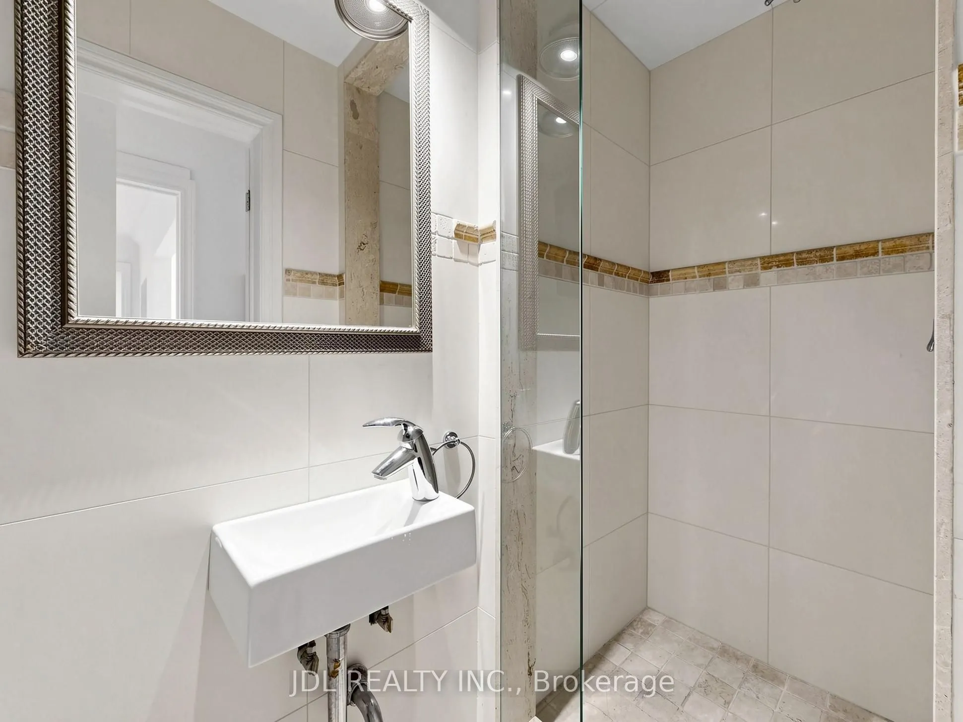 32 Ashmount Crescent