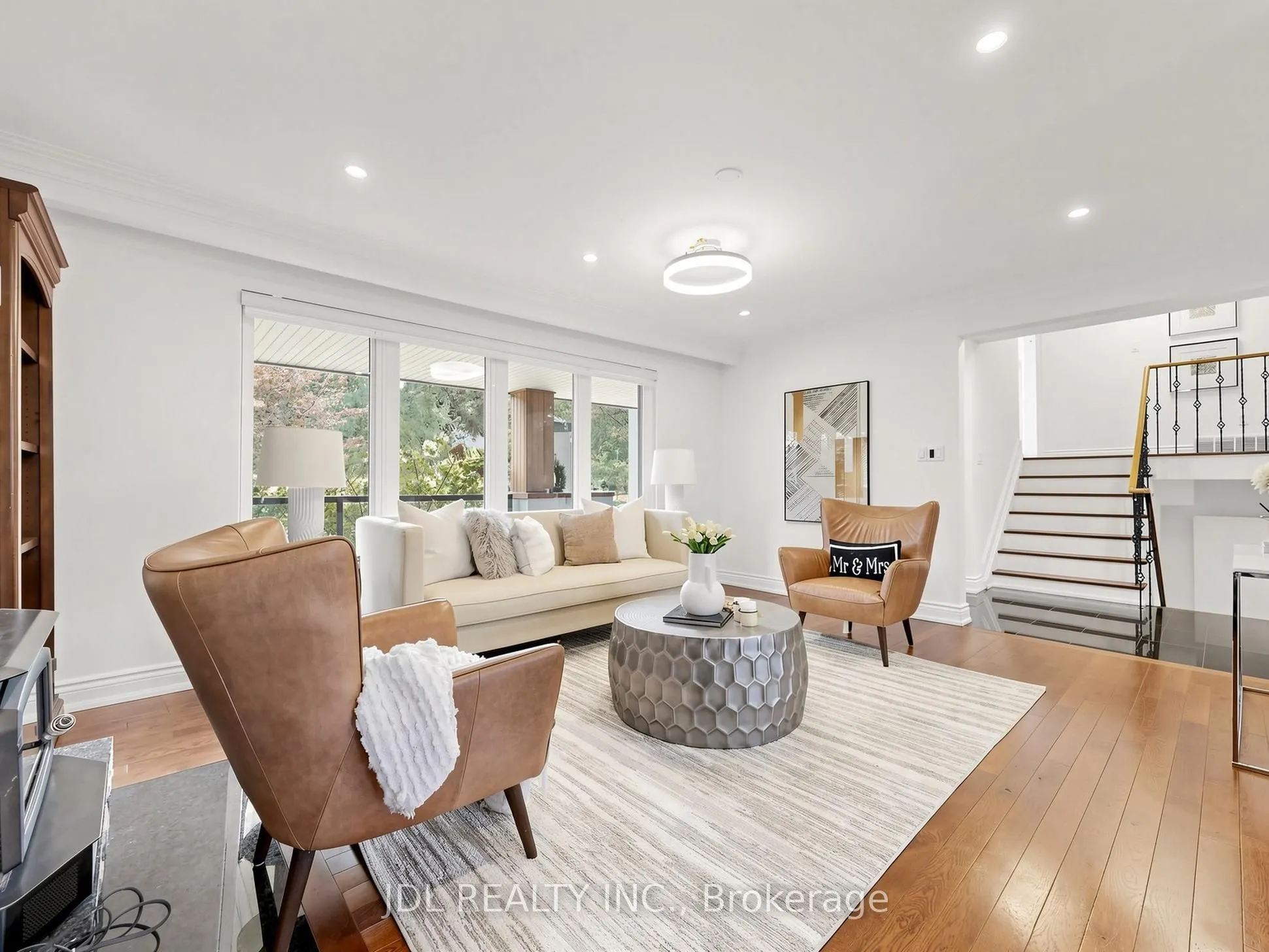32 Ashmount Crescent