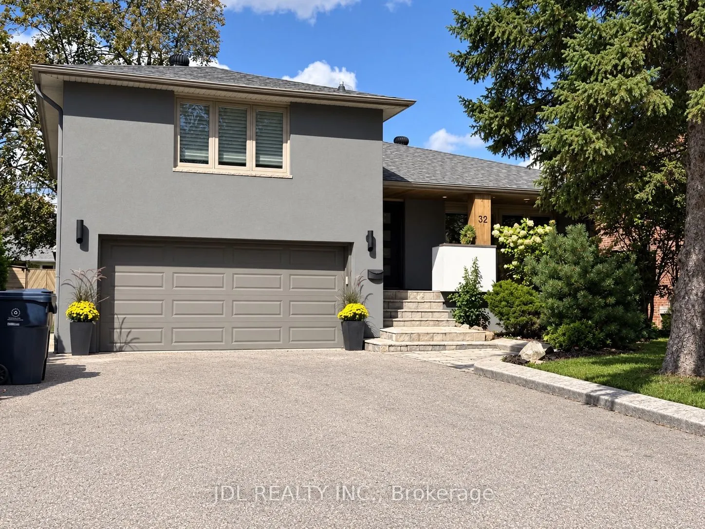 32 Ashmount Crescent