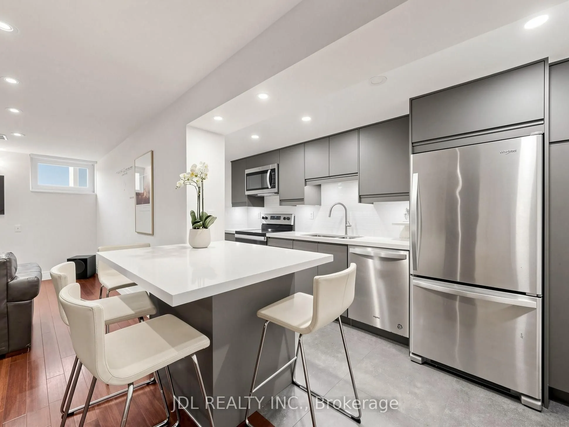 32 Ashmount Crescent