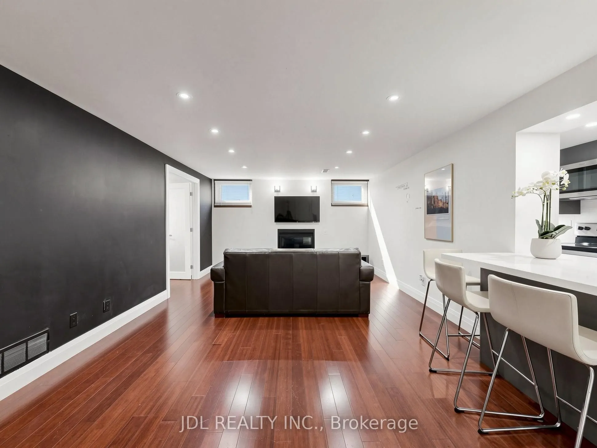 32 Ashmount Crescent