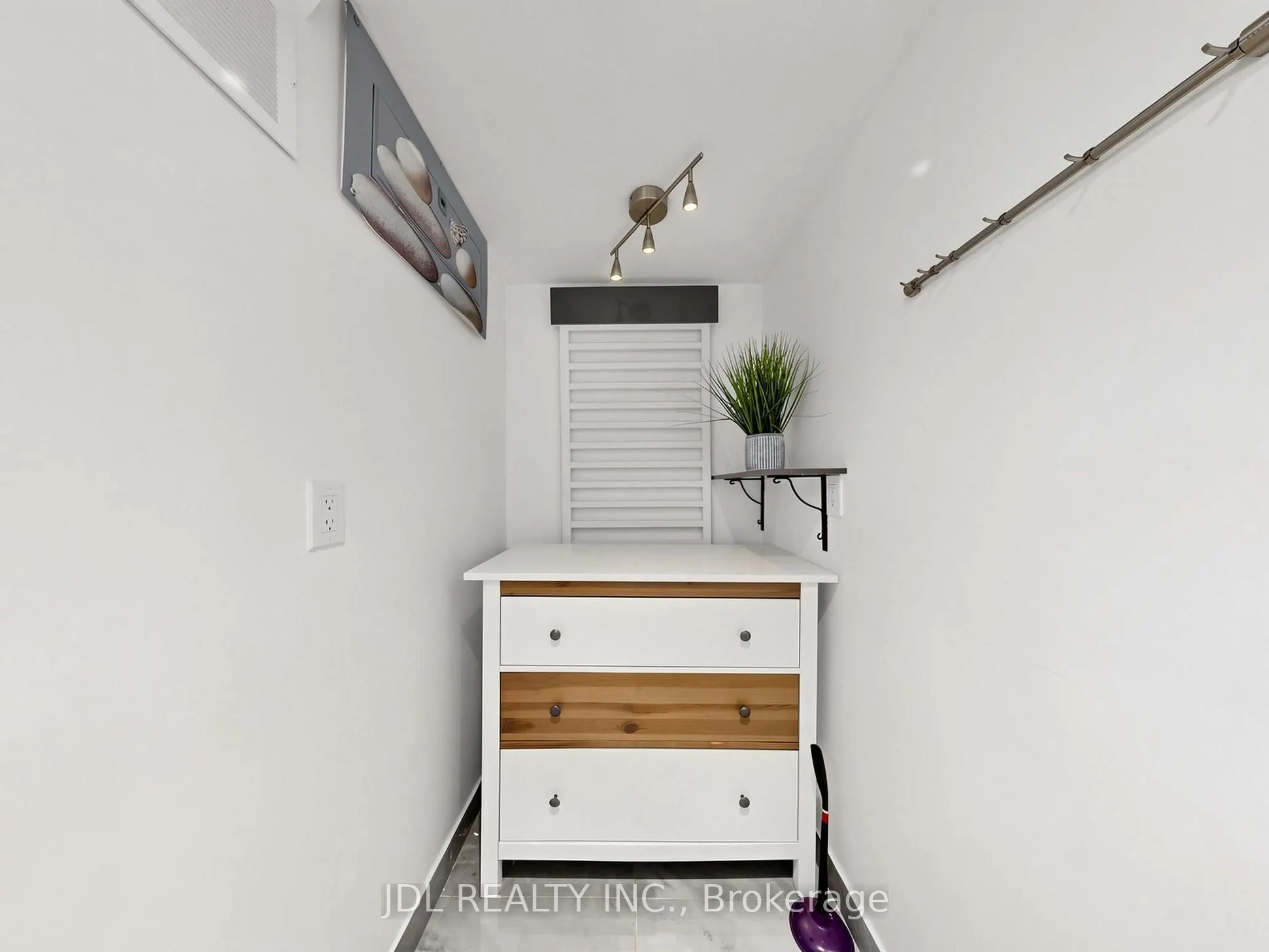 32 Ashmount Crescent