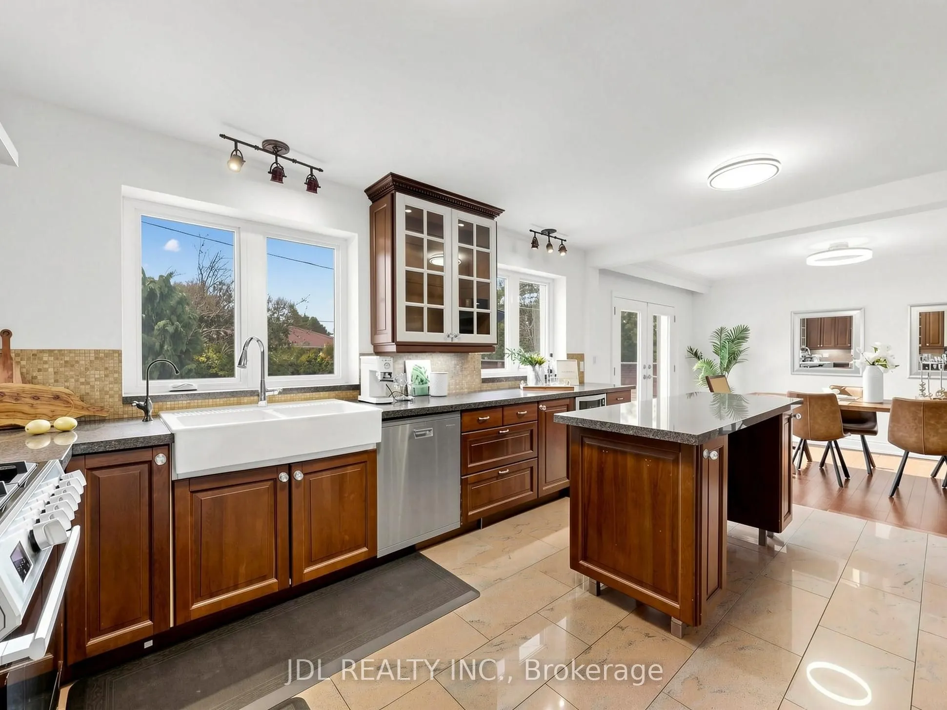 32 Ashmount Crescent
