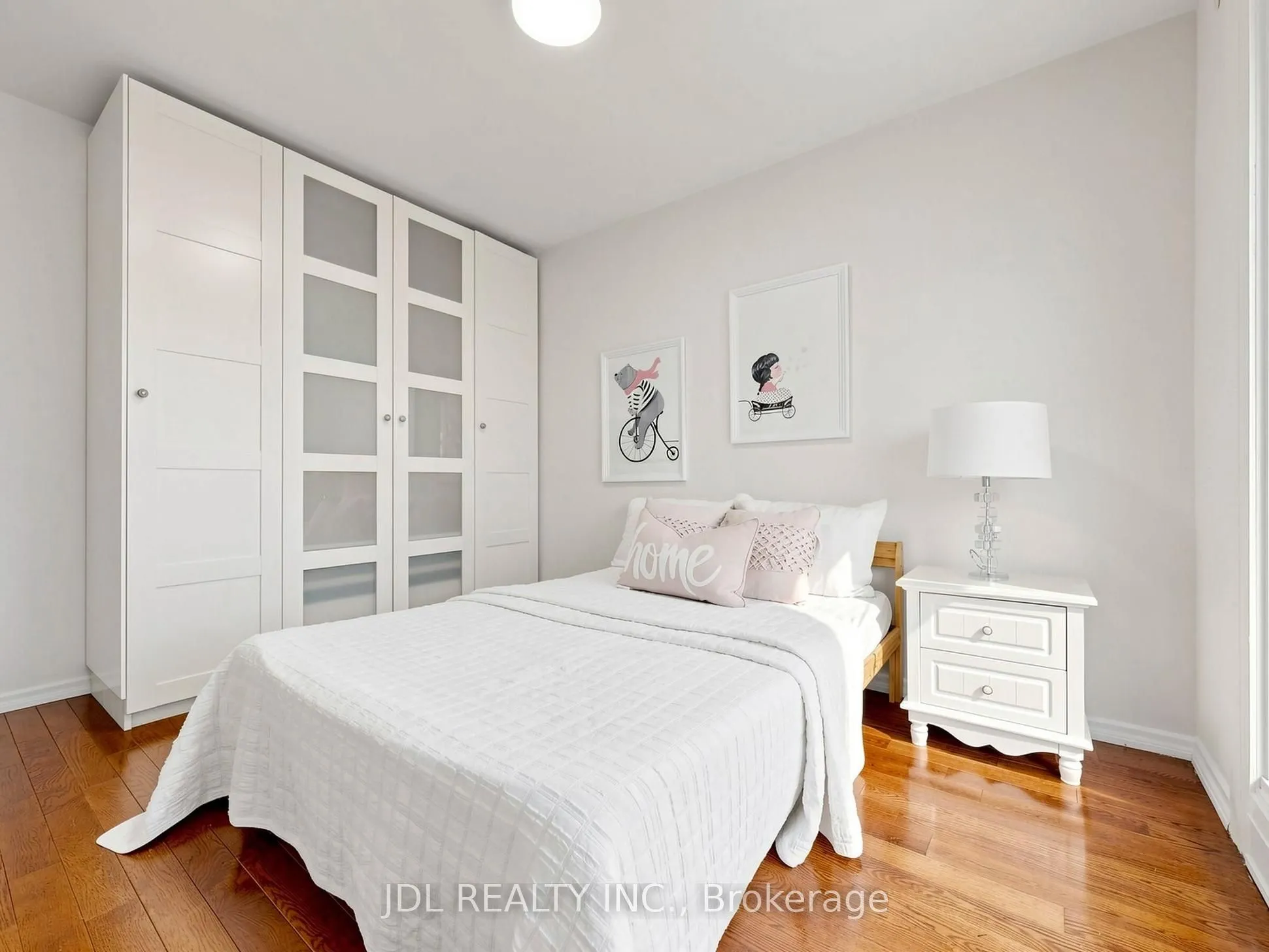 32 Ashmount Crescent