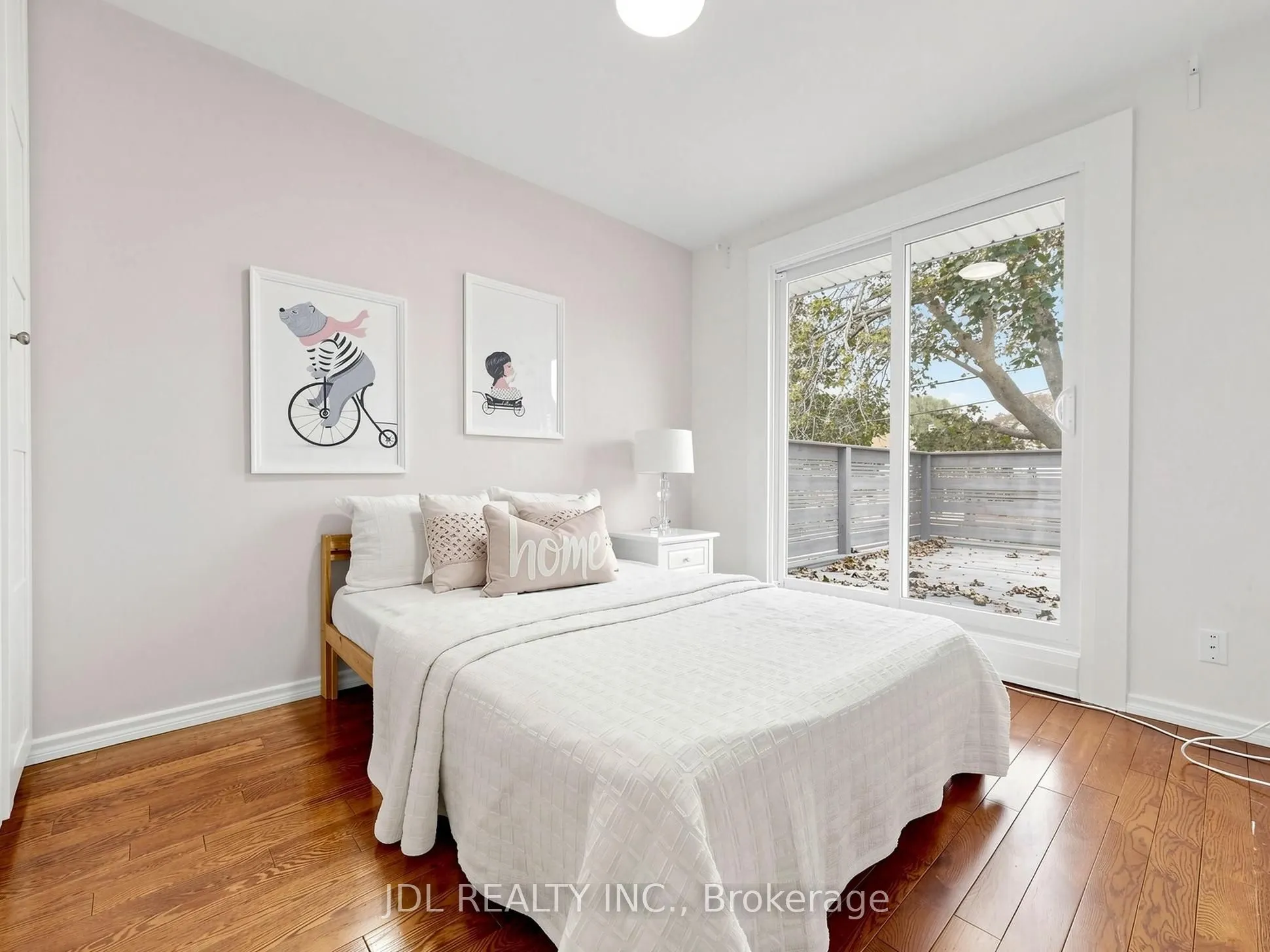 32 Ashmount Crescent