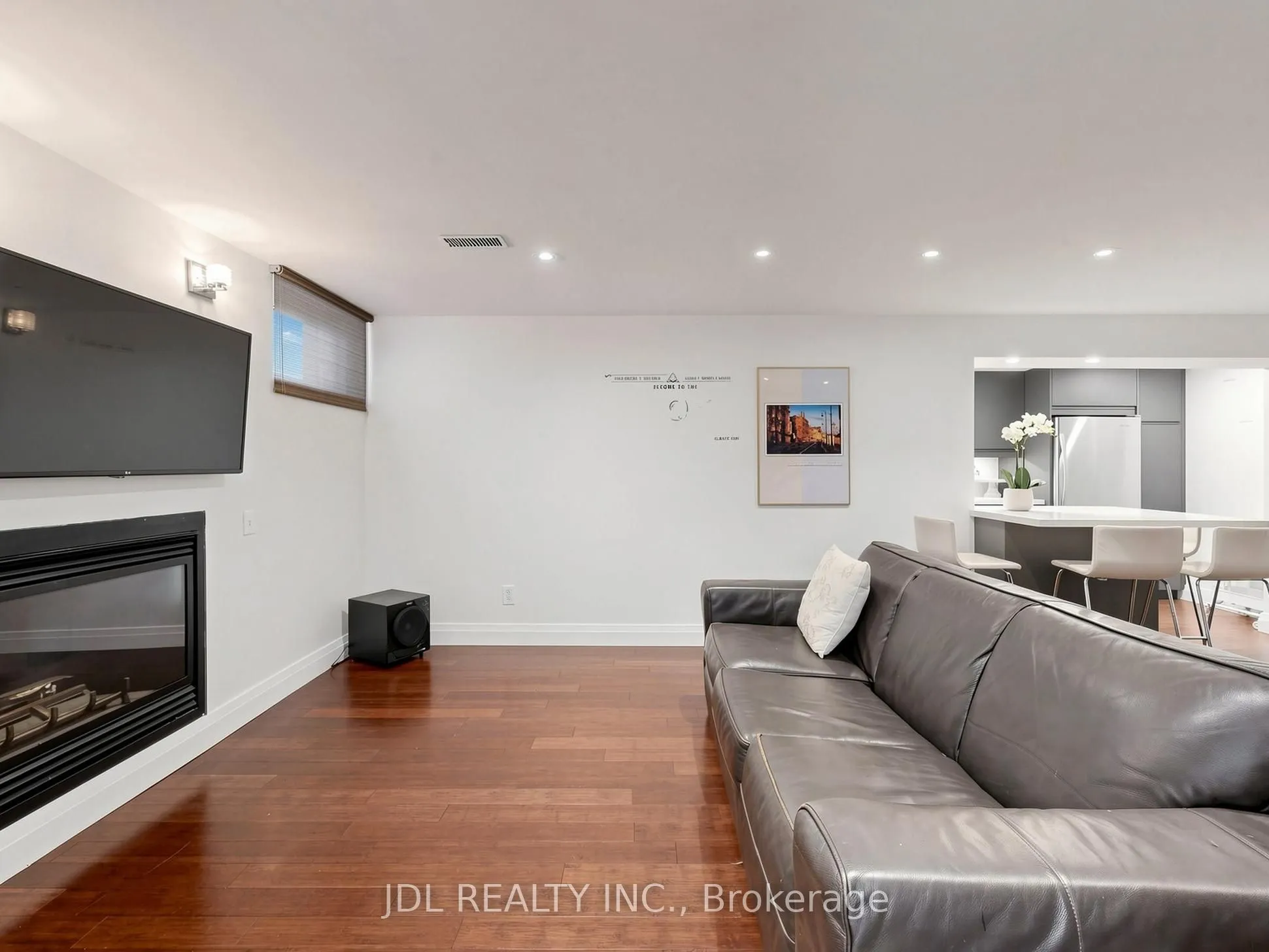 32 Ashmount Crescent