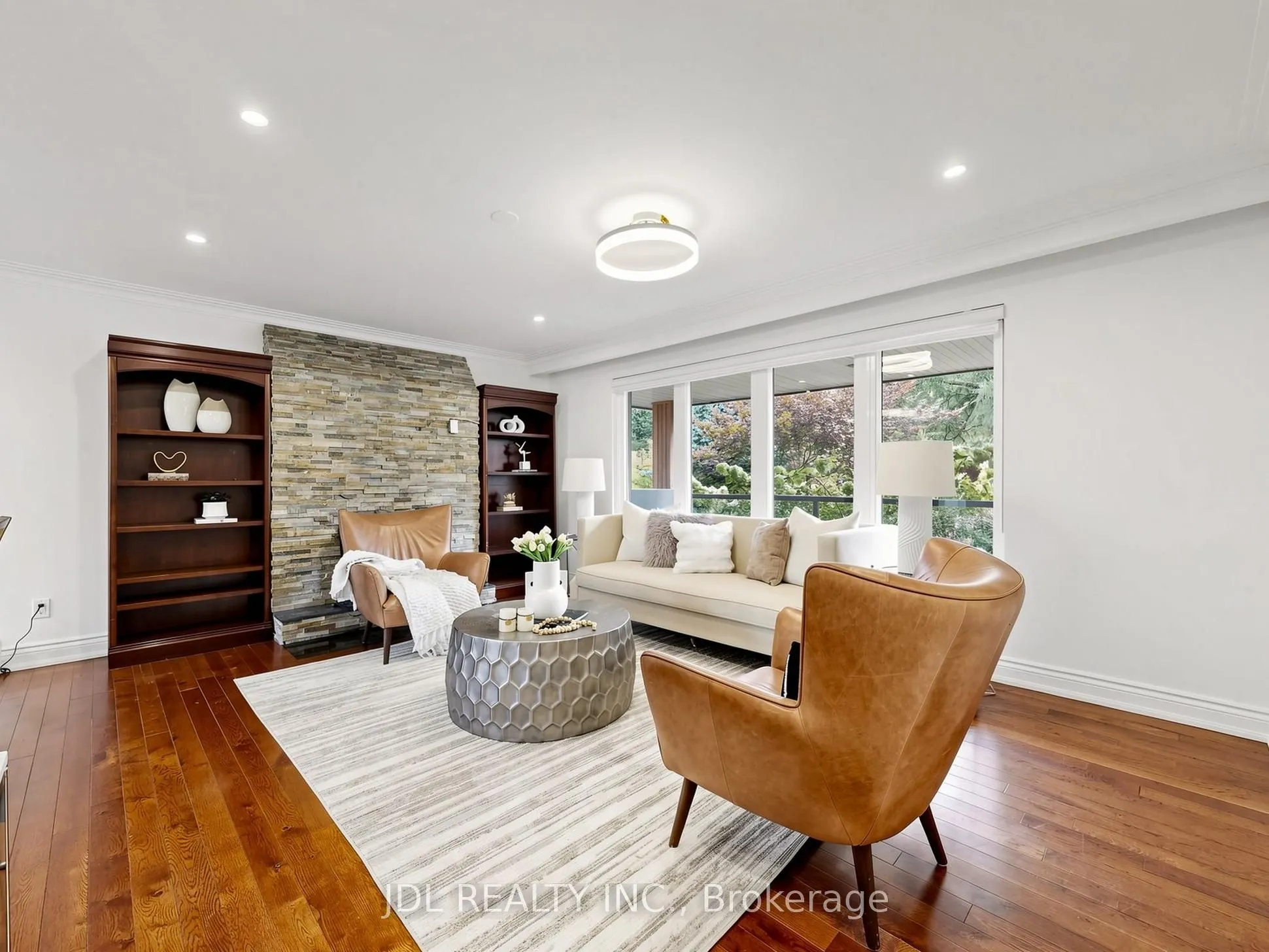 32 Ashmount Crescent