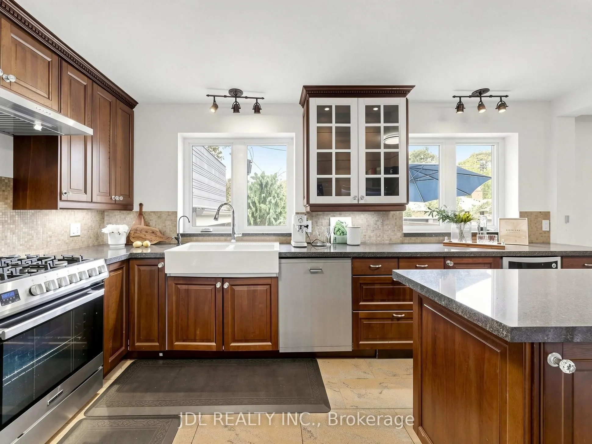 32 Ashmount Crescent