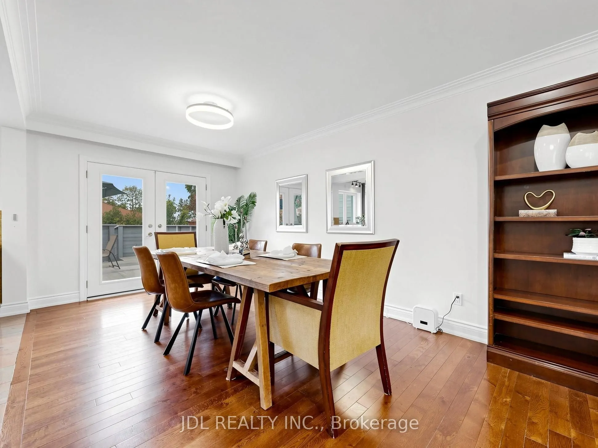 32 Ashmount Crescent