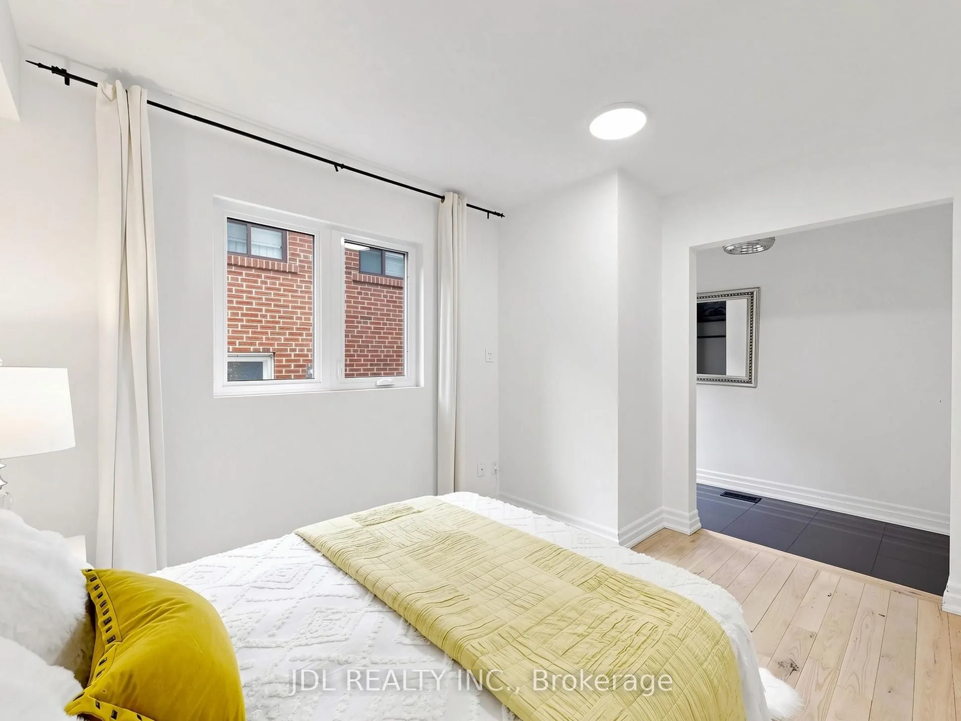 32 Ashmount Crescent