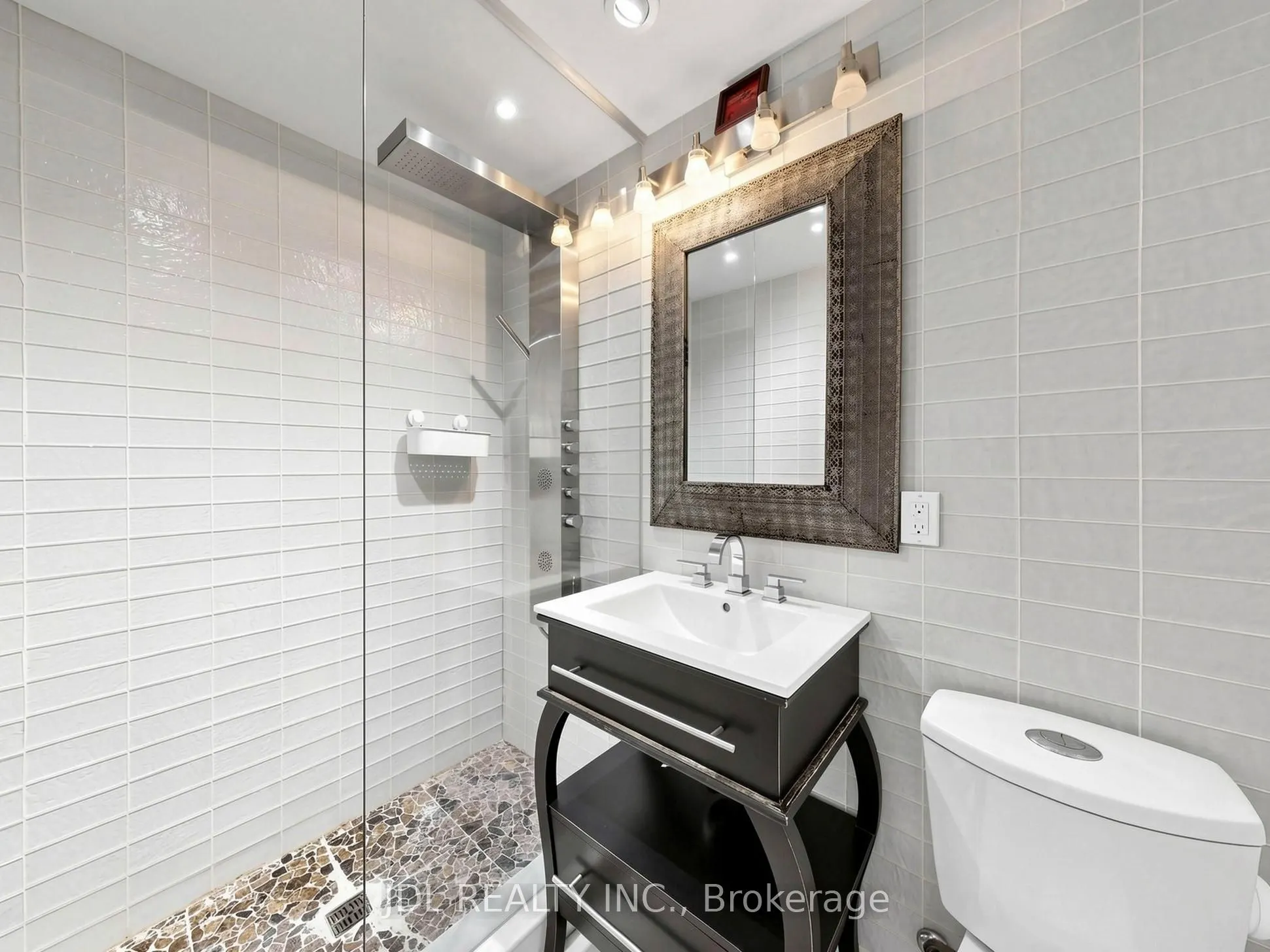 32 Ashmount Crescent