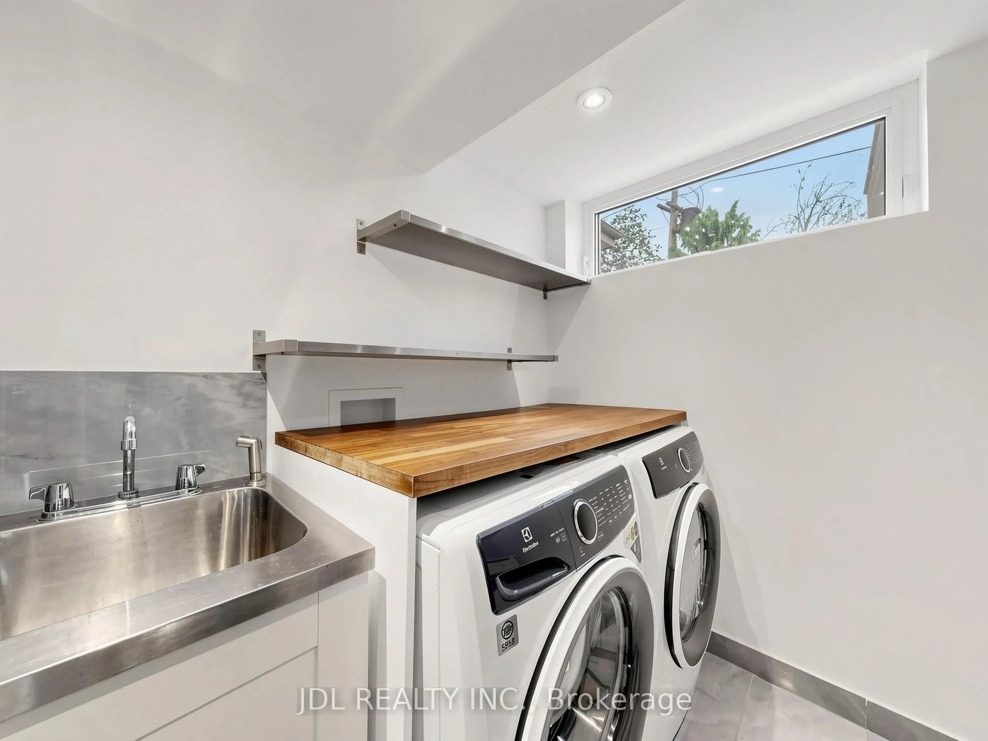 32 Ashmount Crescent