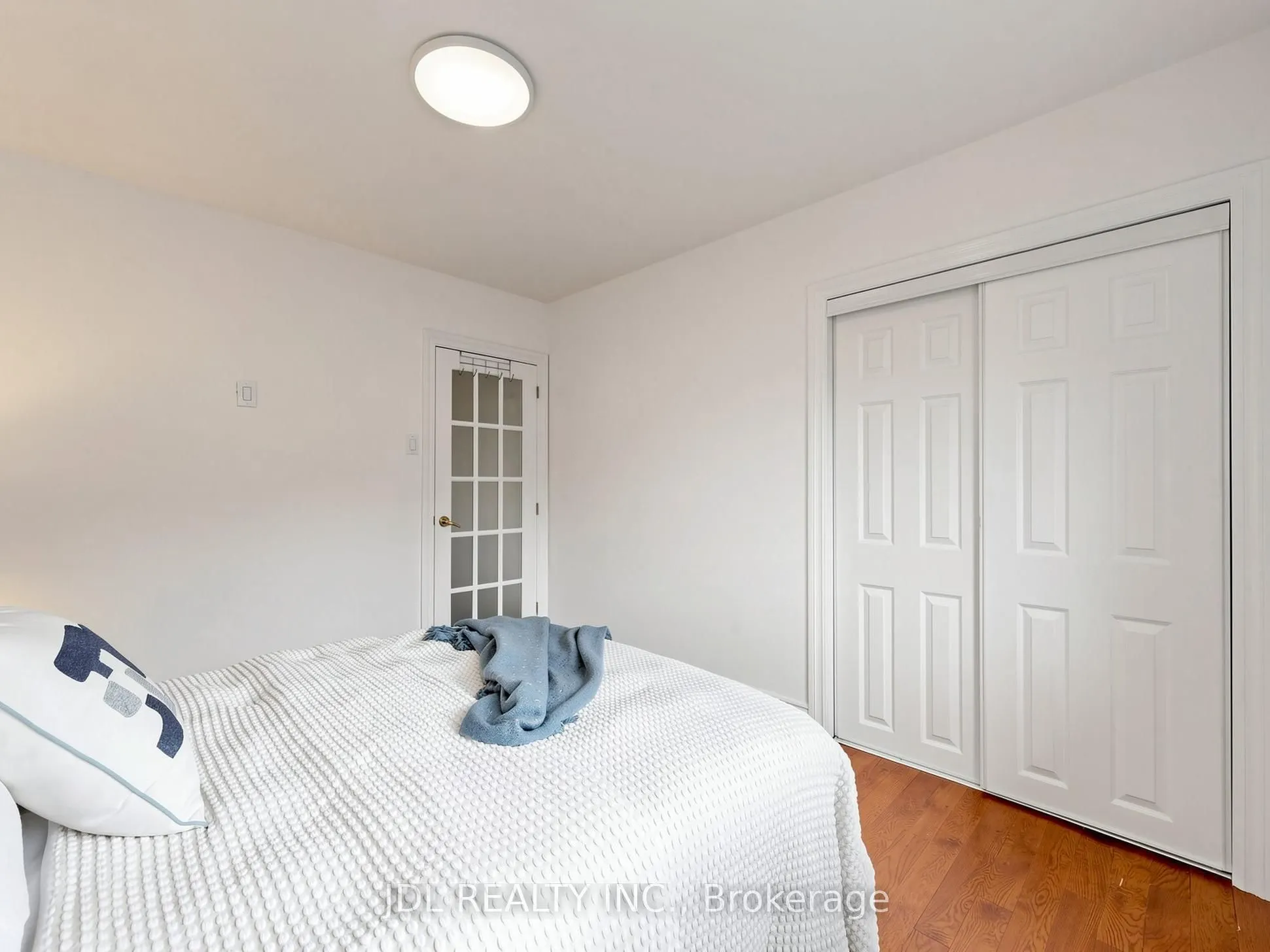 32 Ashmount Crescent