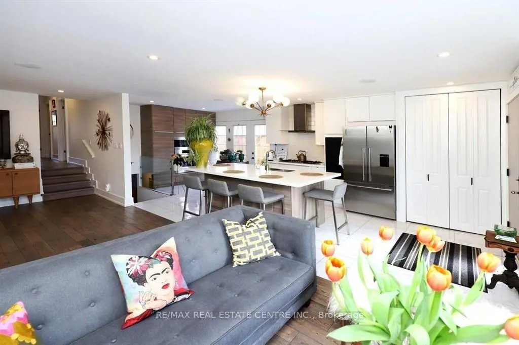 814 Eaglemount Crescent