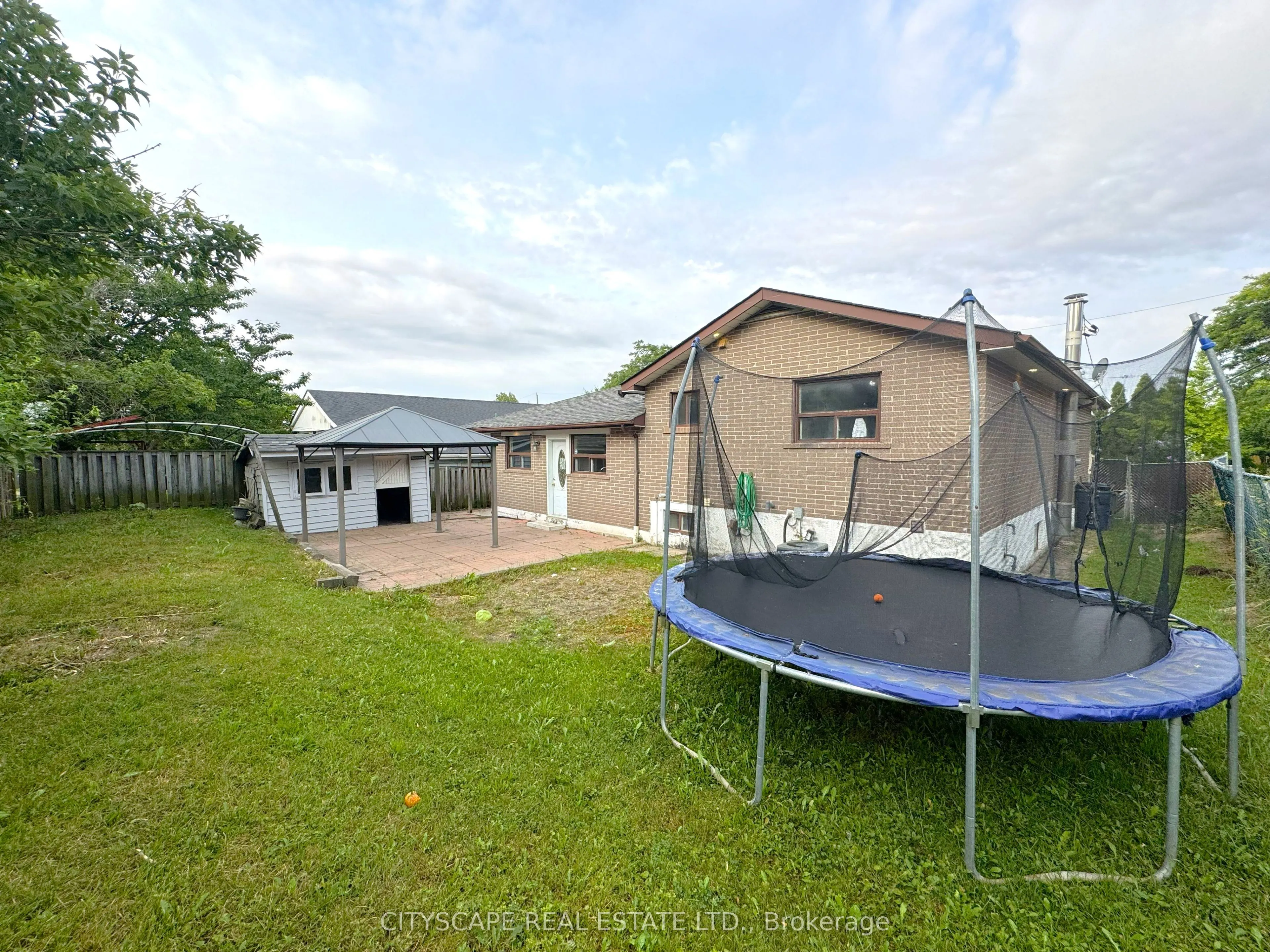 61 Bloomington Crescent