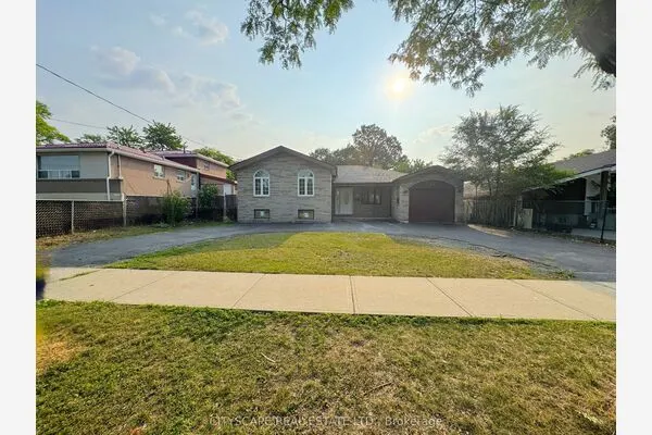 61 Bloomington Crescent