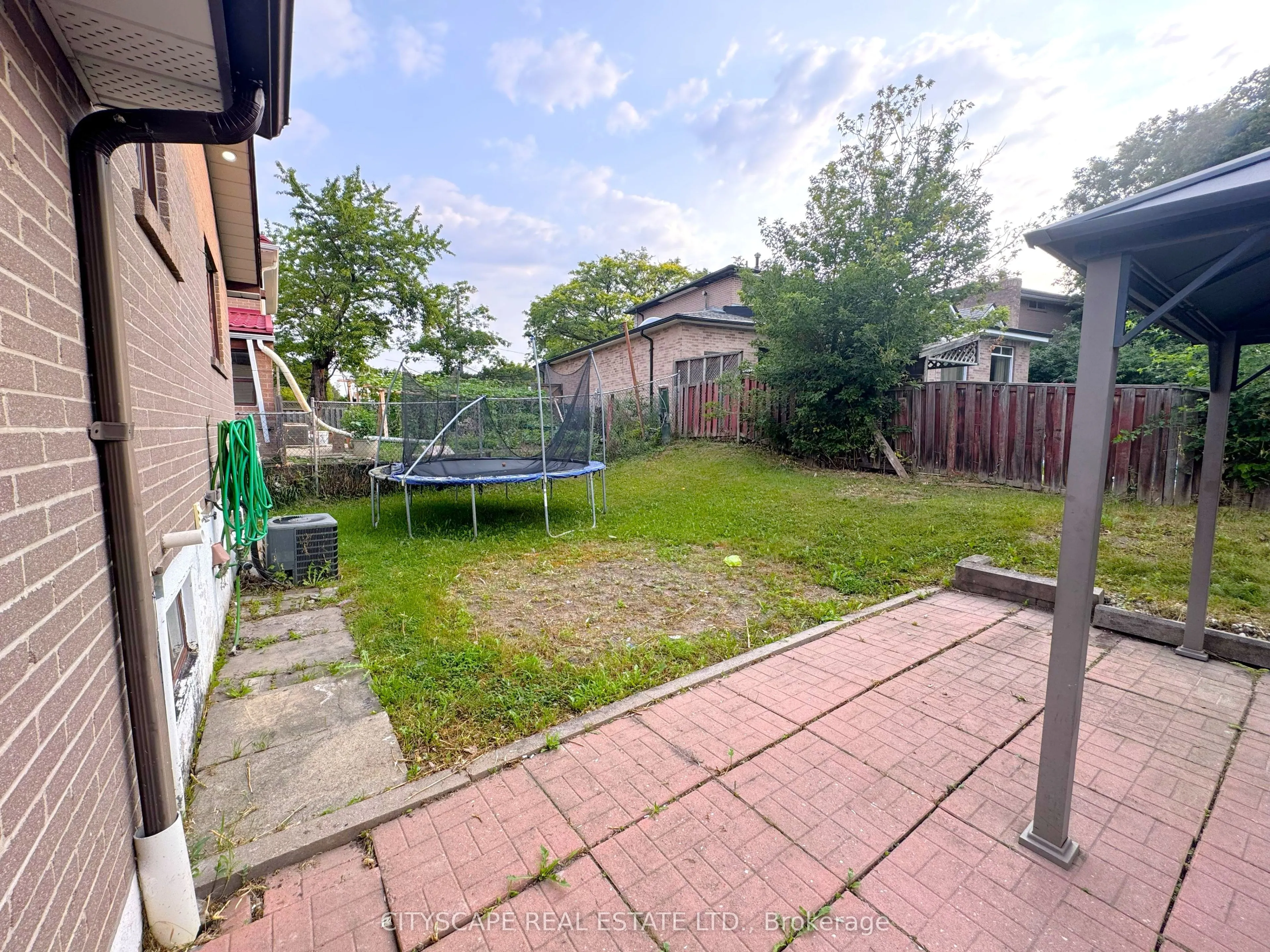 61 Bloomington Crescent