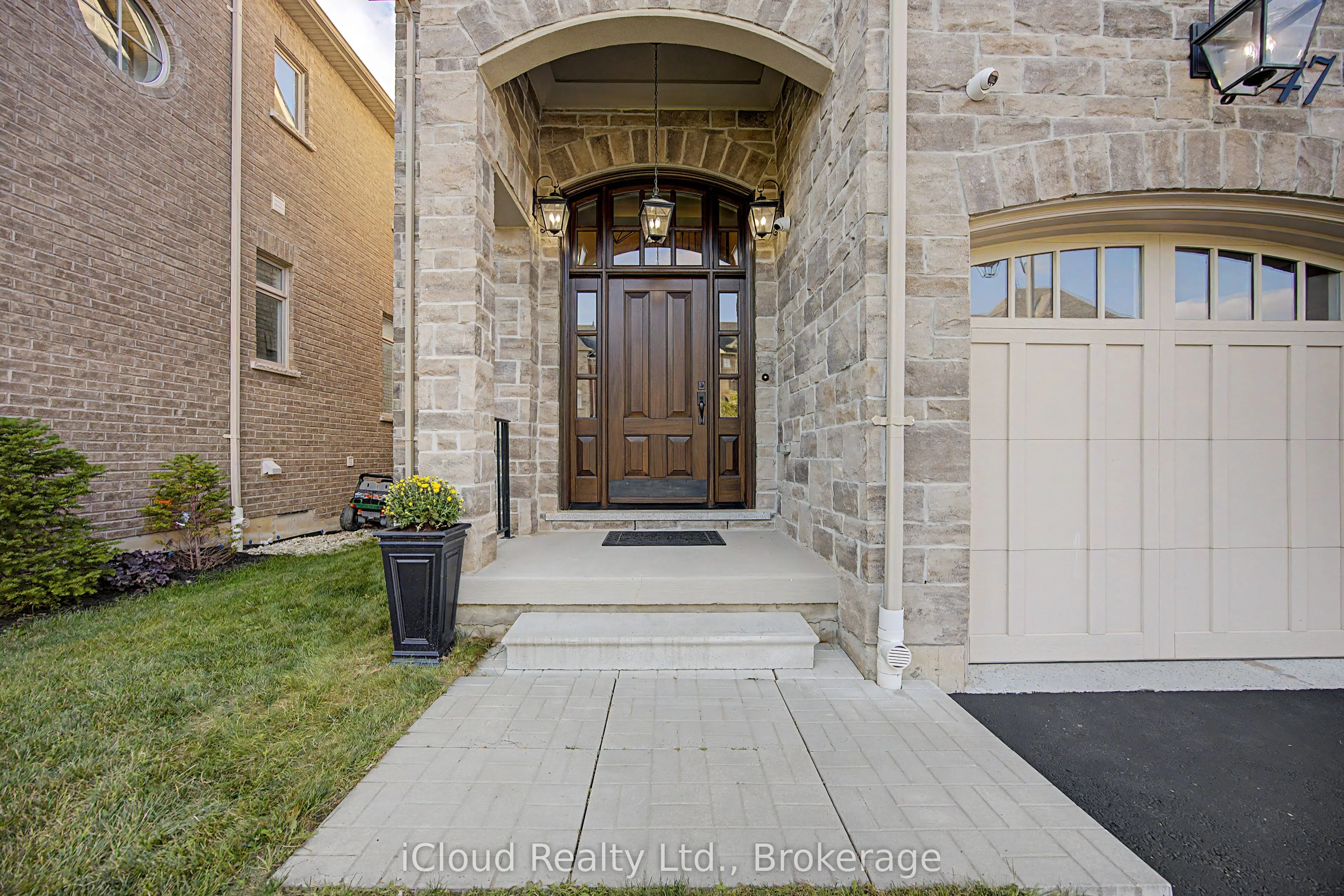 47 West Branch Drive