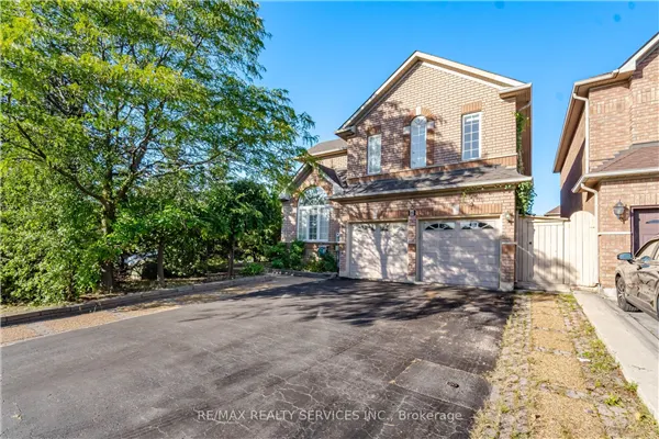 8 Riverbank Road