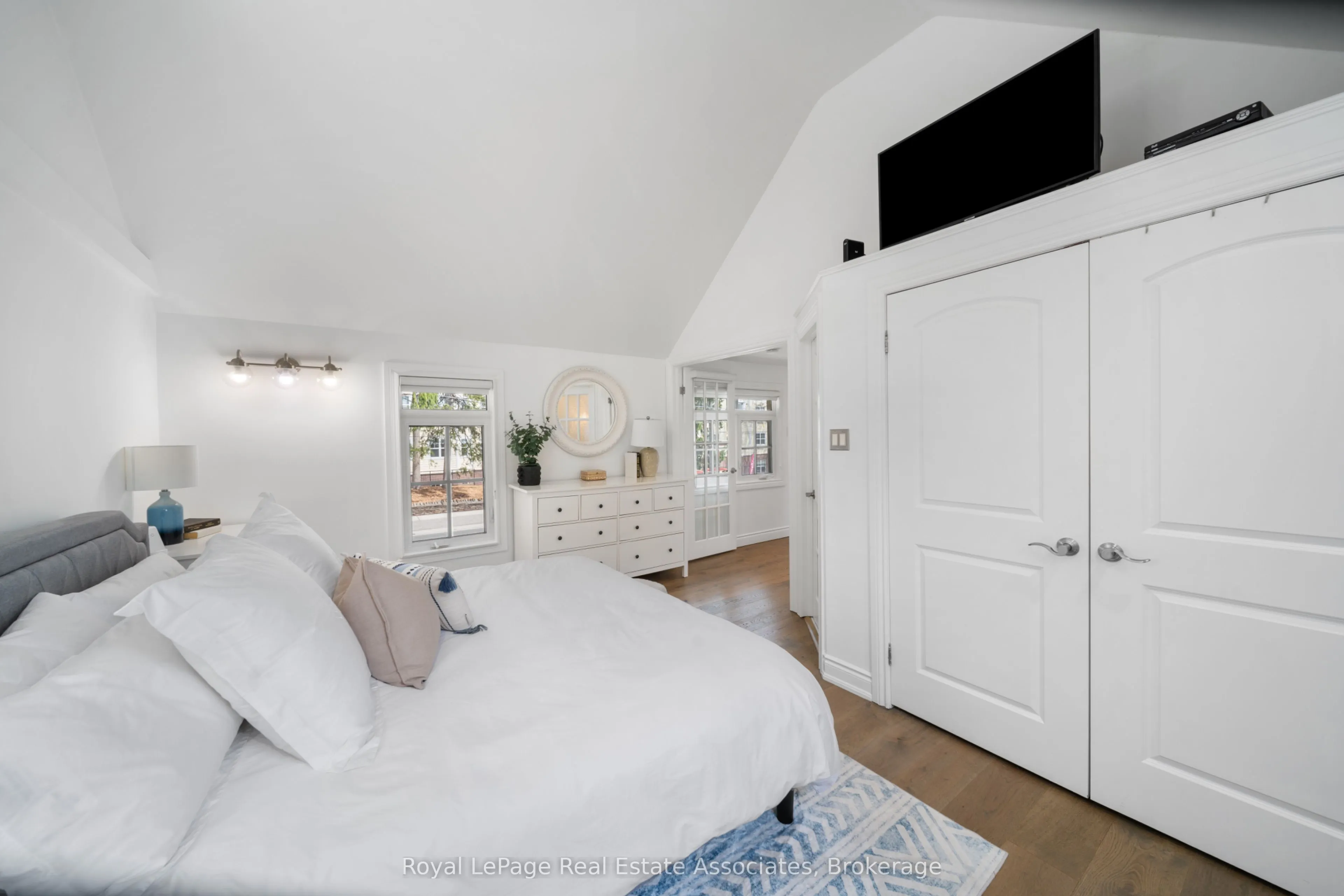 36 Mississauga Road N