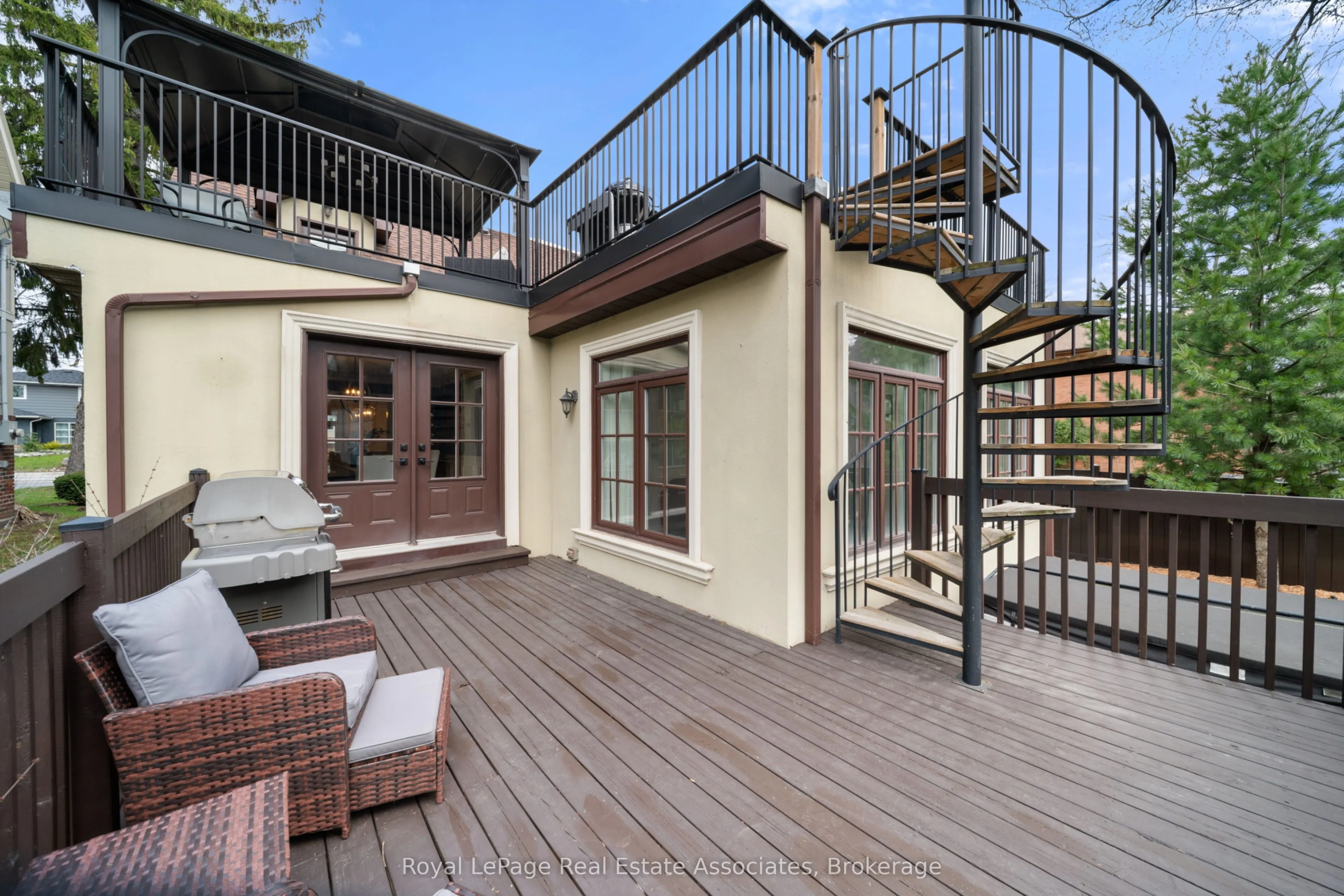 36 Mississauga Road N