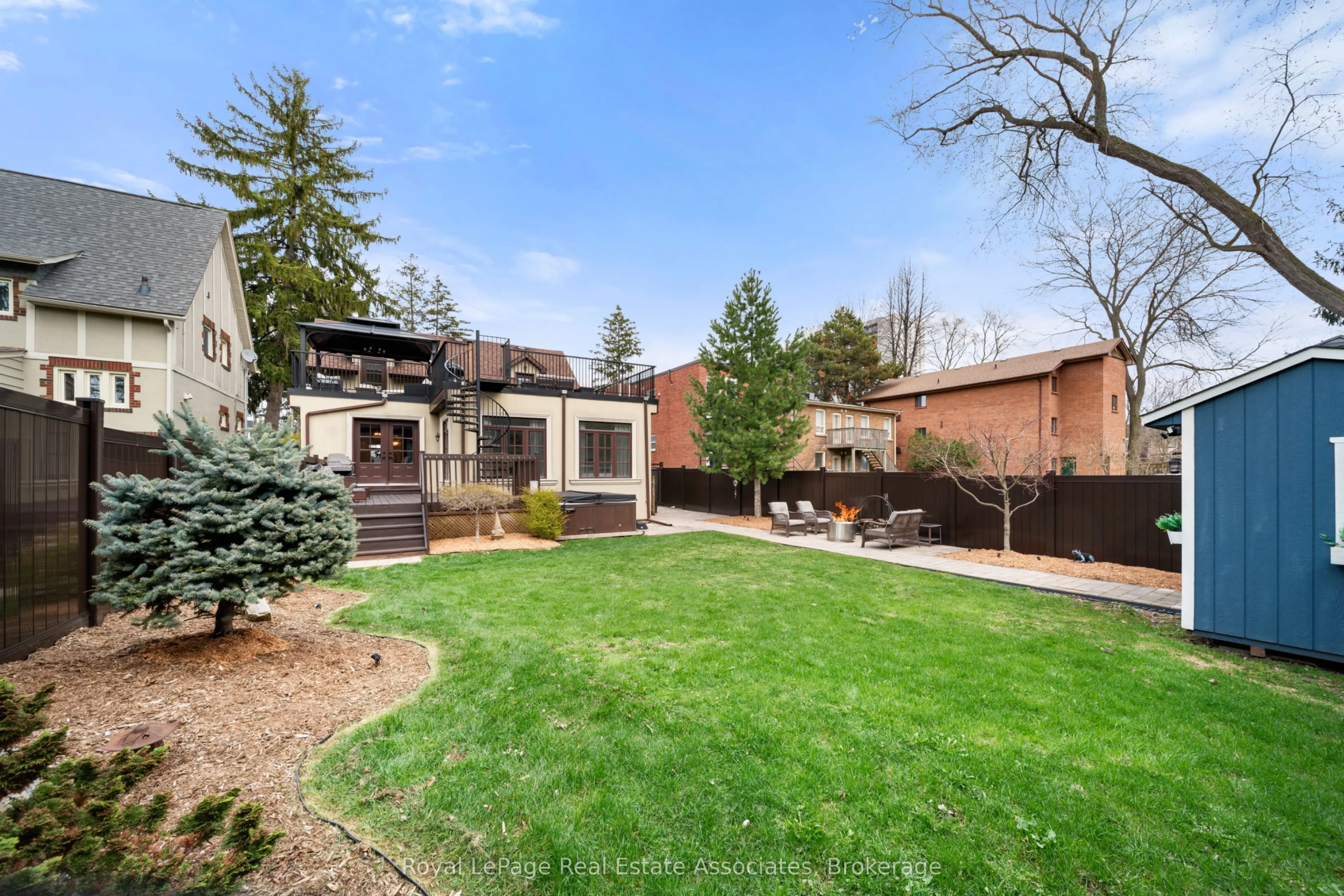 36 Mississauga Road N