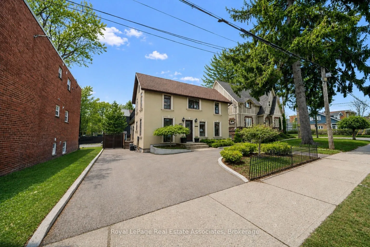 36 Mississauga Road N