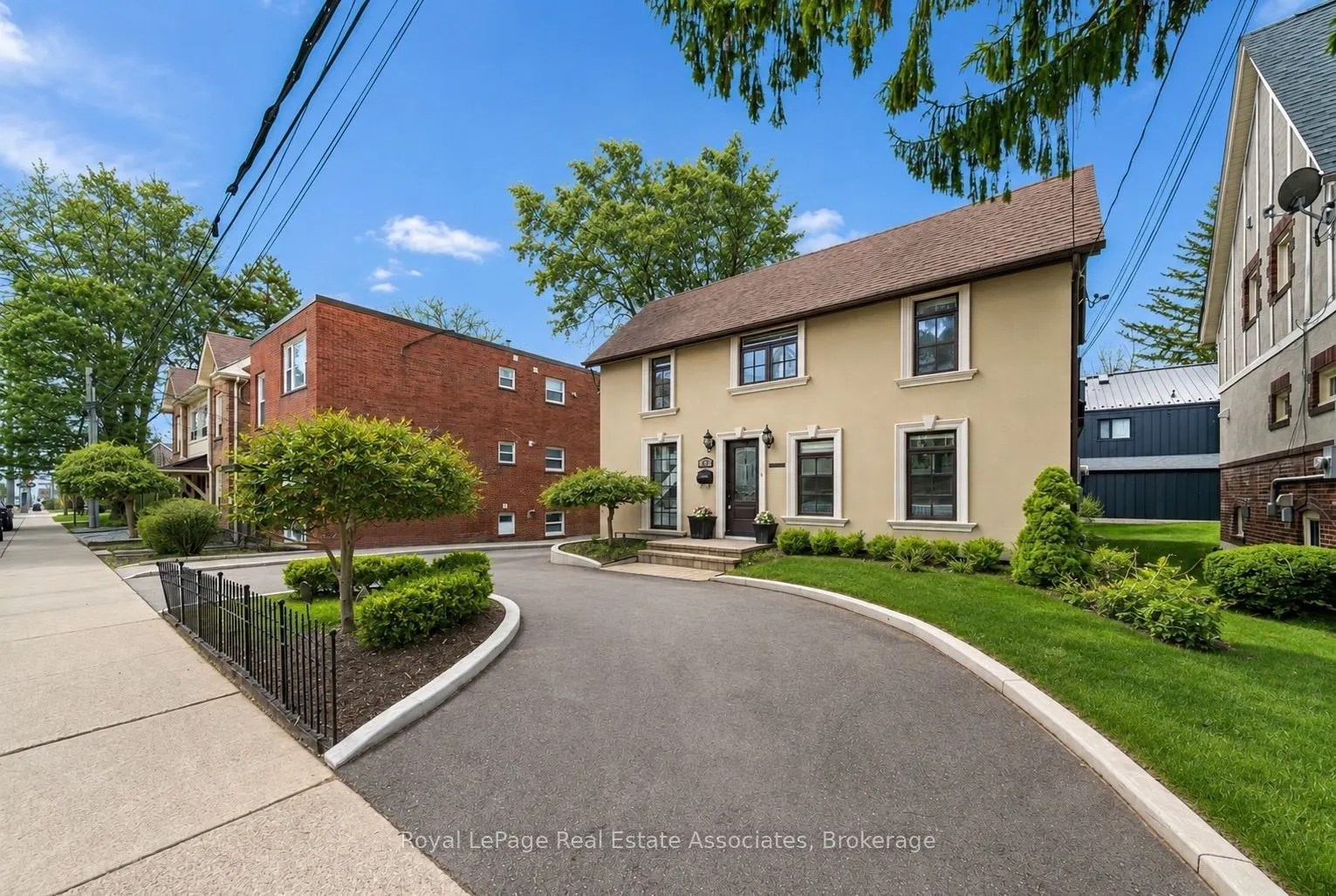 36 Mississauga Road N
