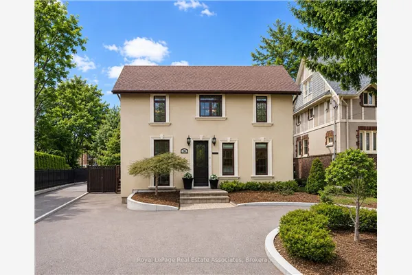 36 Mississauga Road N