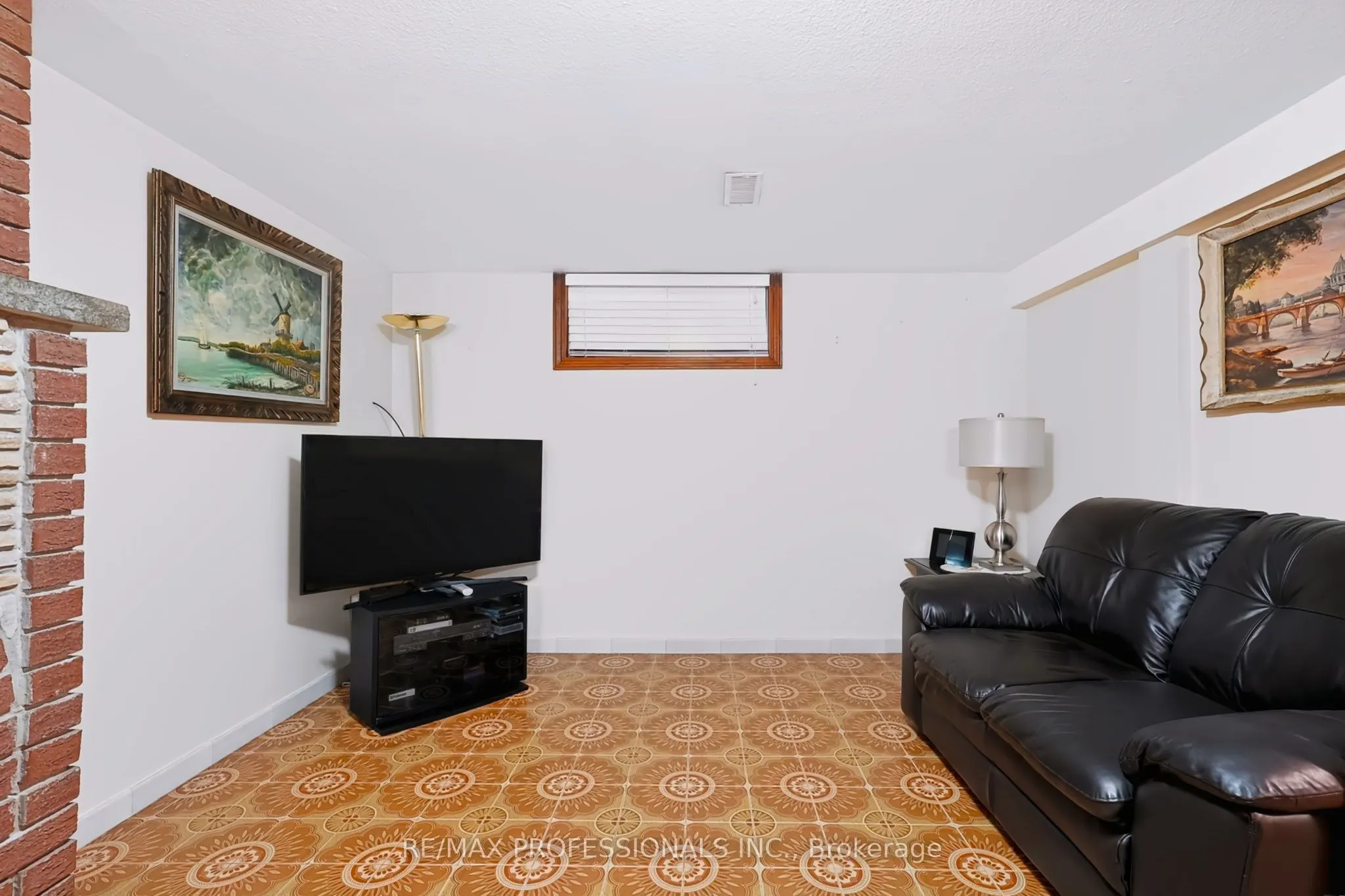 42 Woolgar Avenue