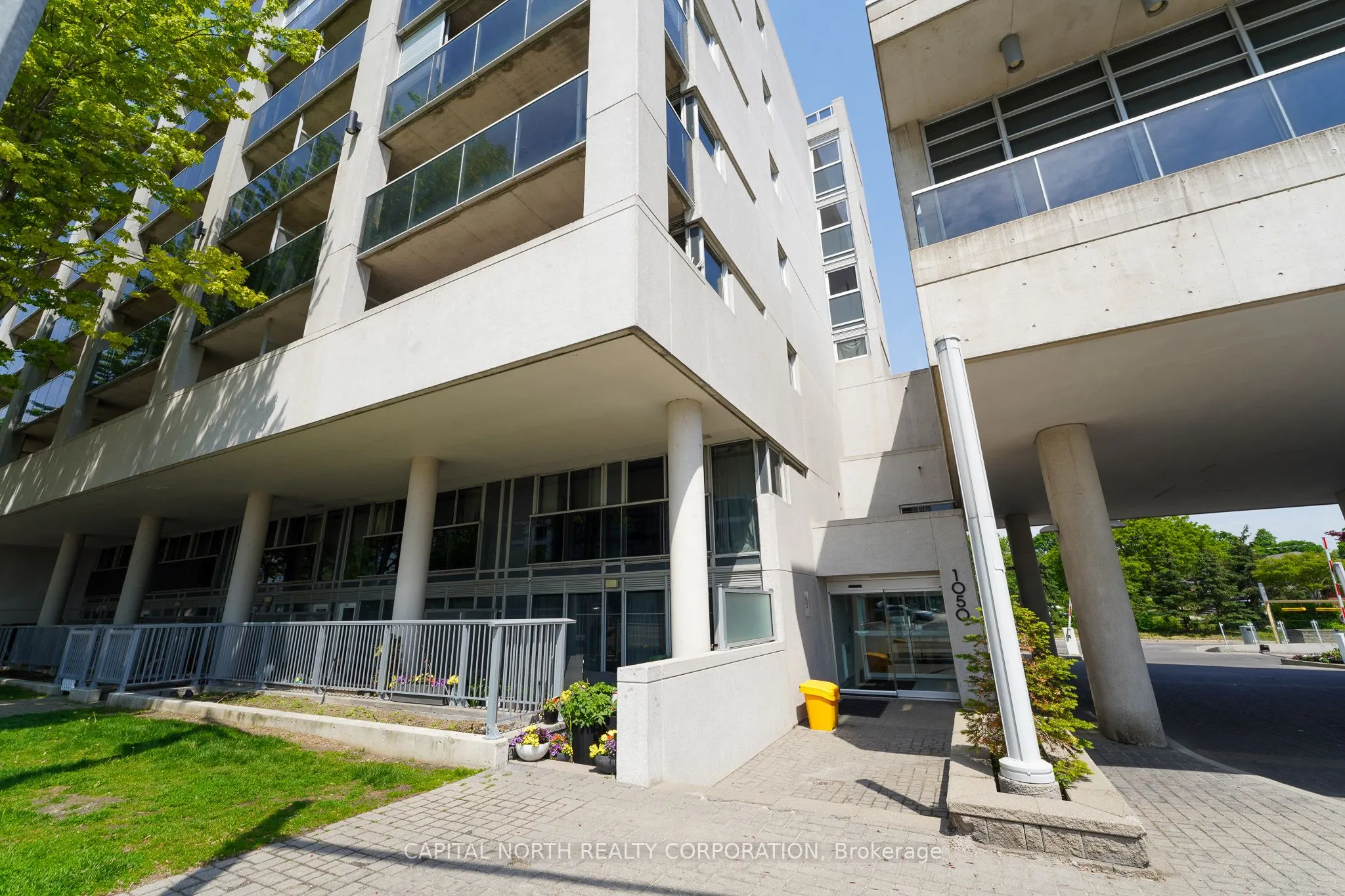 1050 The Queensway #207