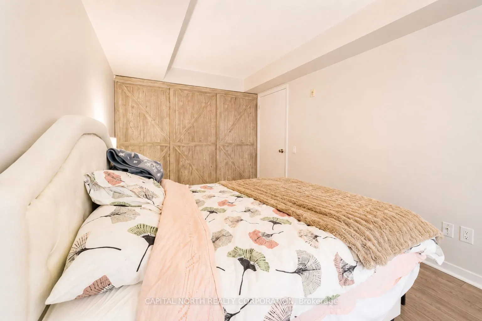 1050 The Queensway #207