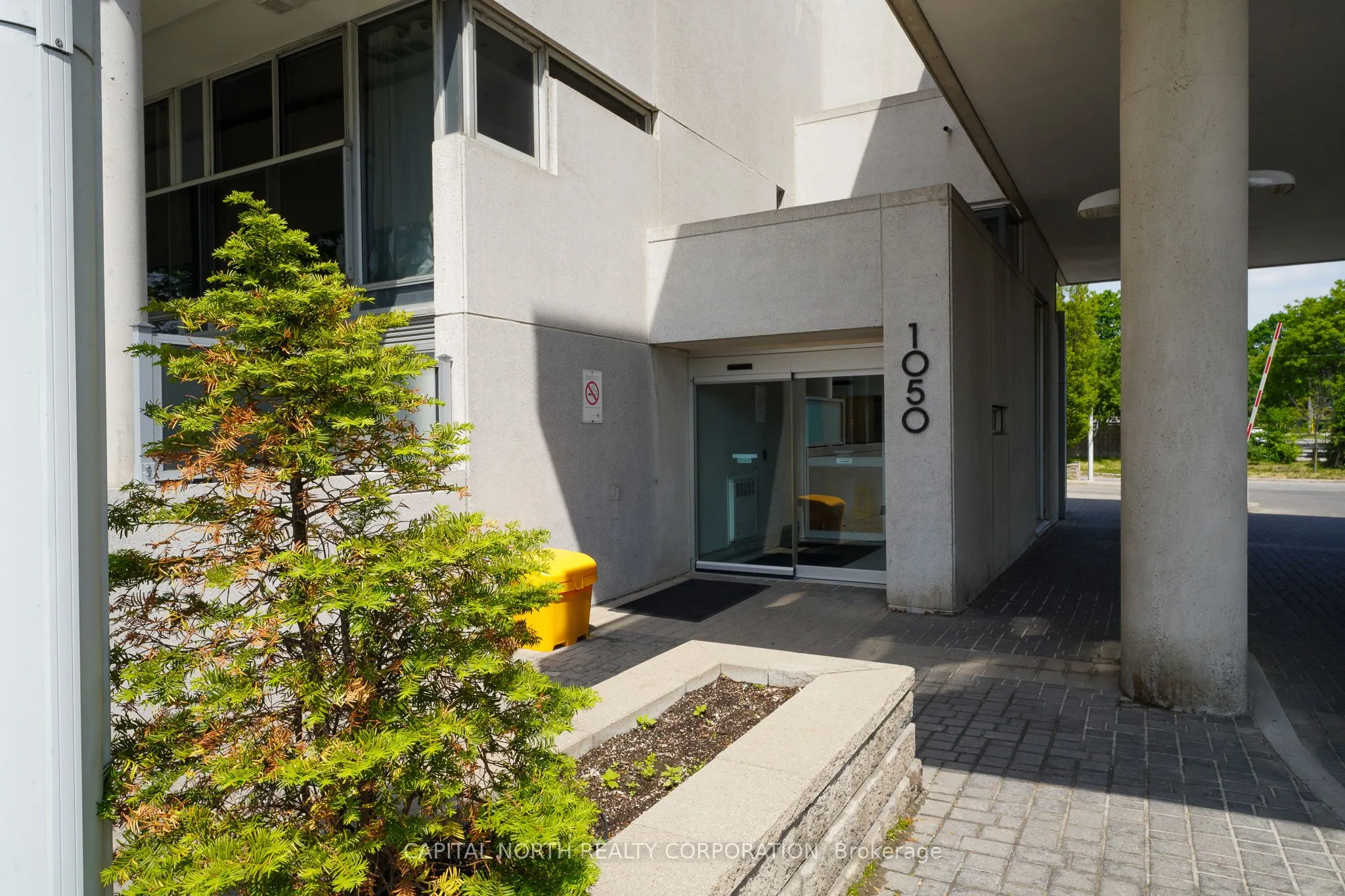 1050 The Queensway #207