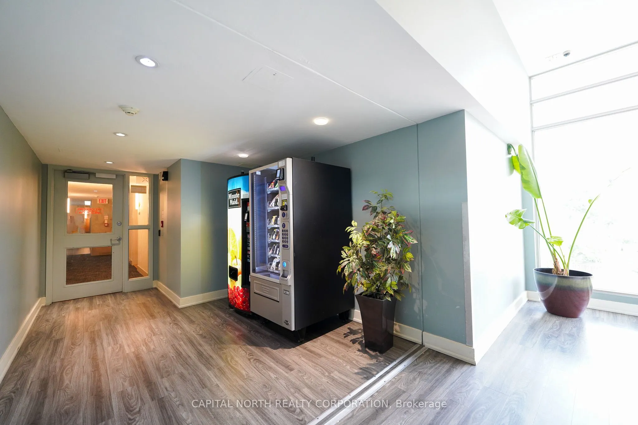 1050 The Queensway #207